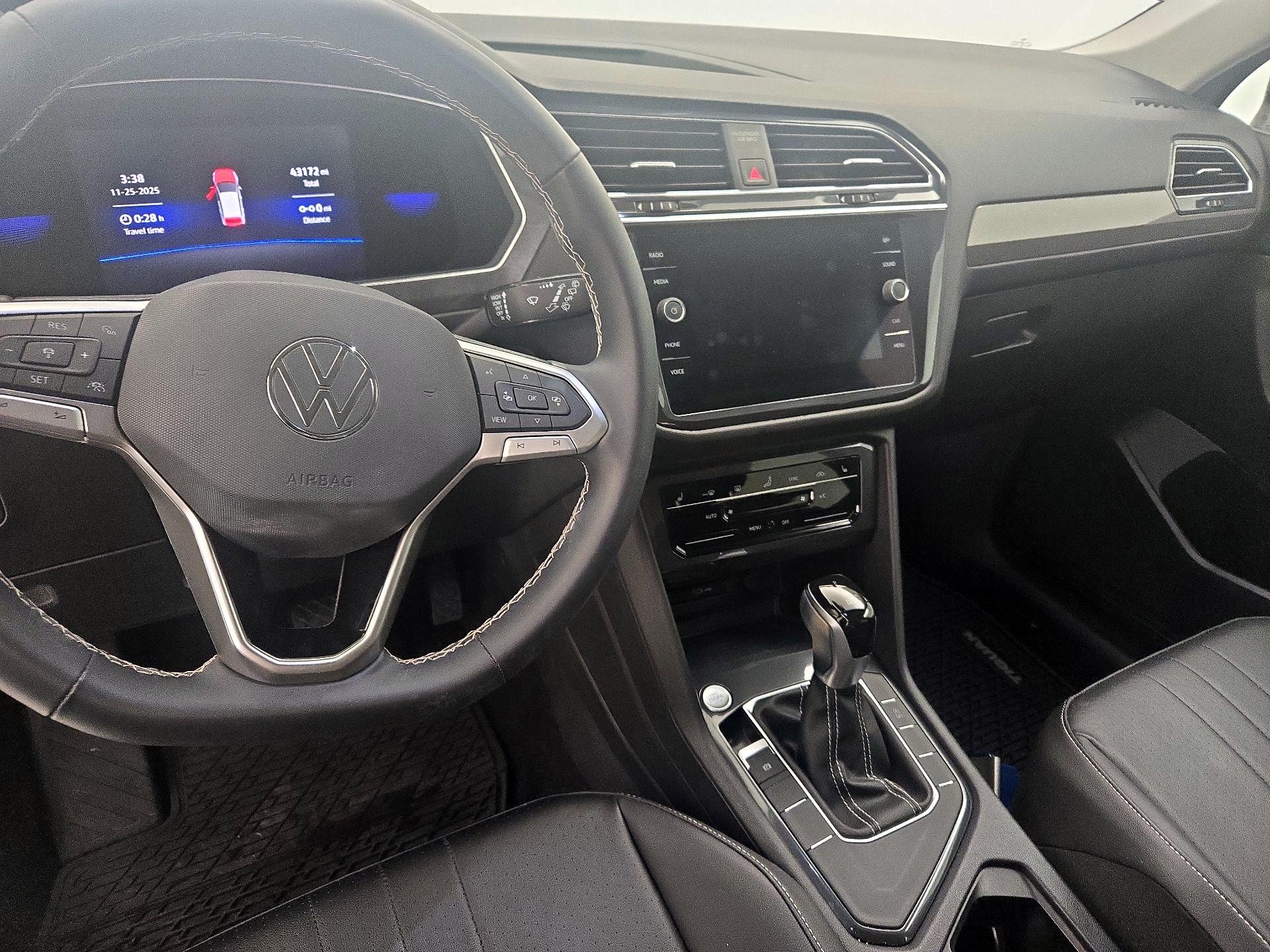 Thumbnail: 2022 Volkswagen Tiguan - 9