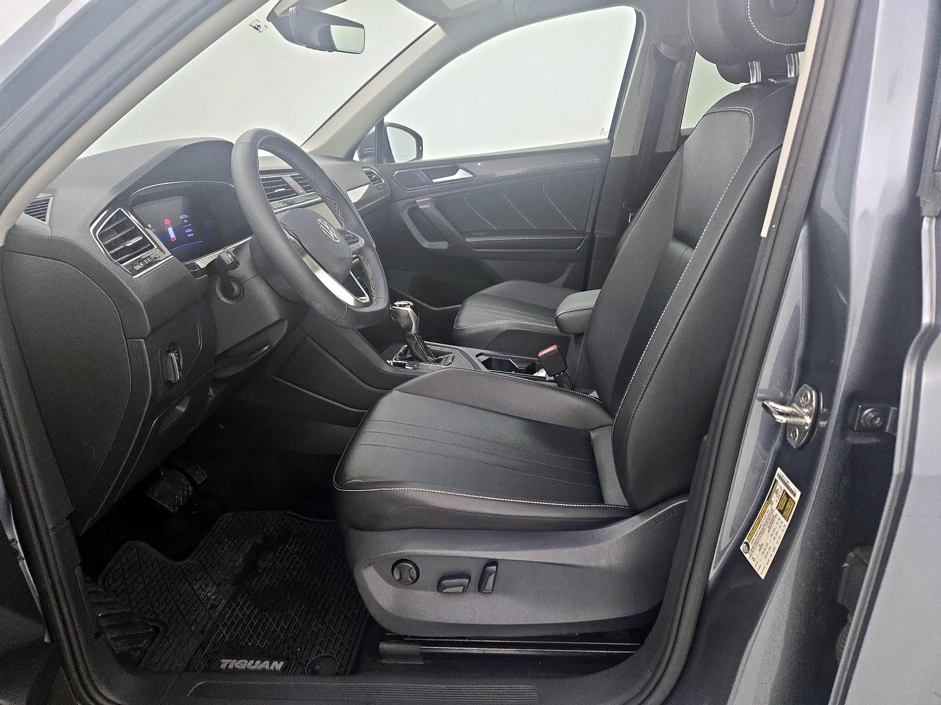 Thumbnail: 2022 Volkswagen Tiguan - 11