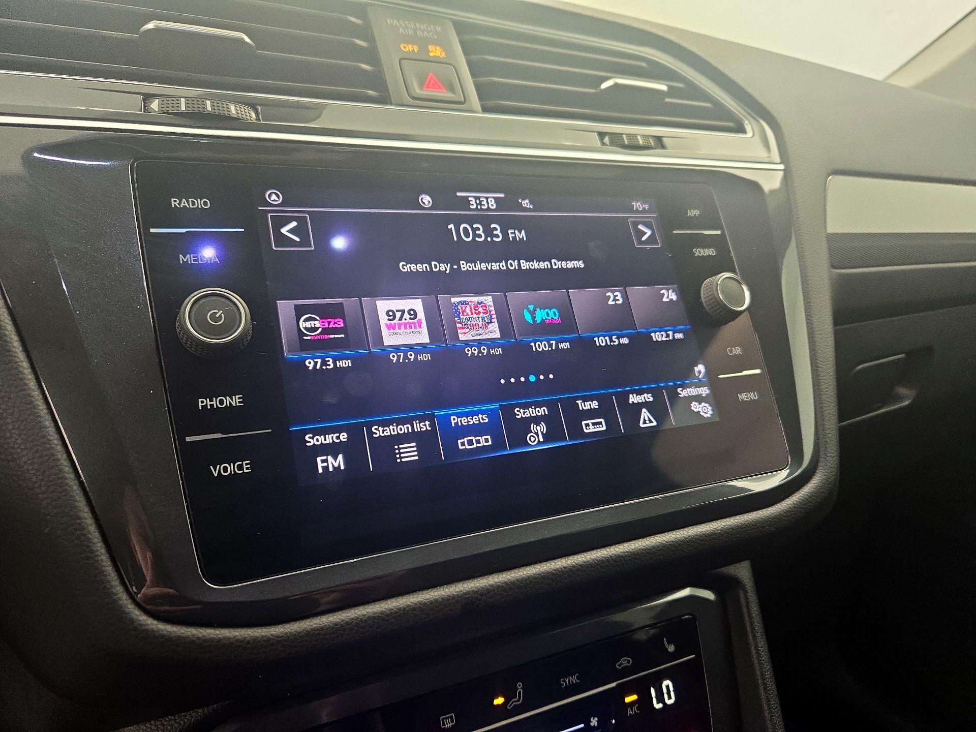 Thumbnail: 2022 Volkswagen Tiguan - 15