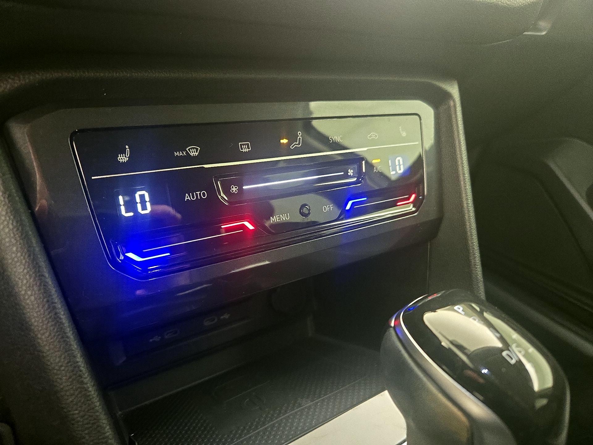 Thumbnail: 2022 Volkswagen Tiguan - 16