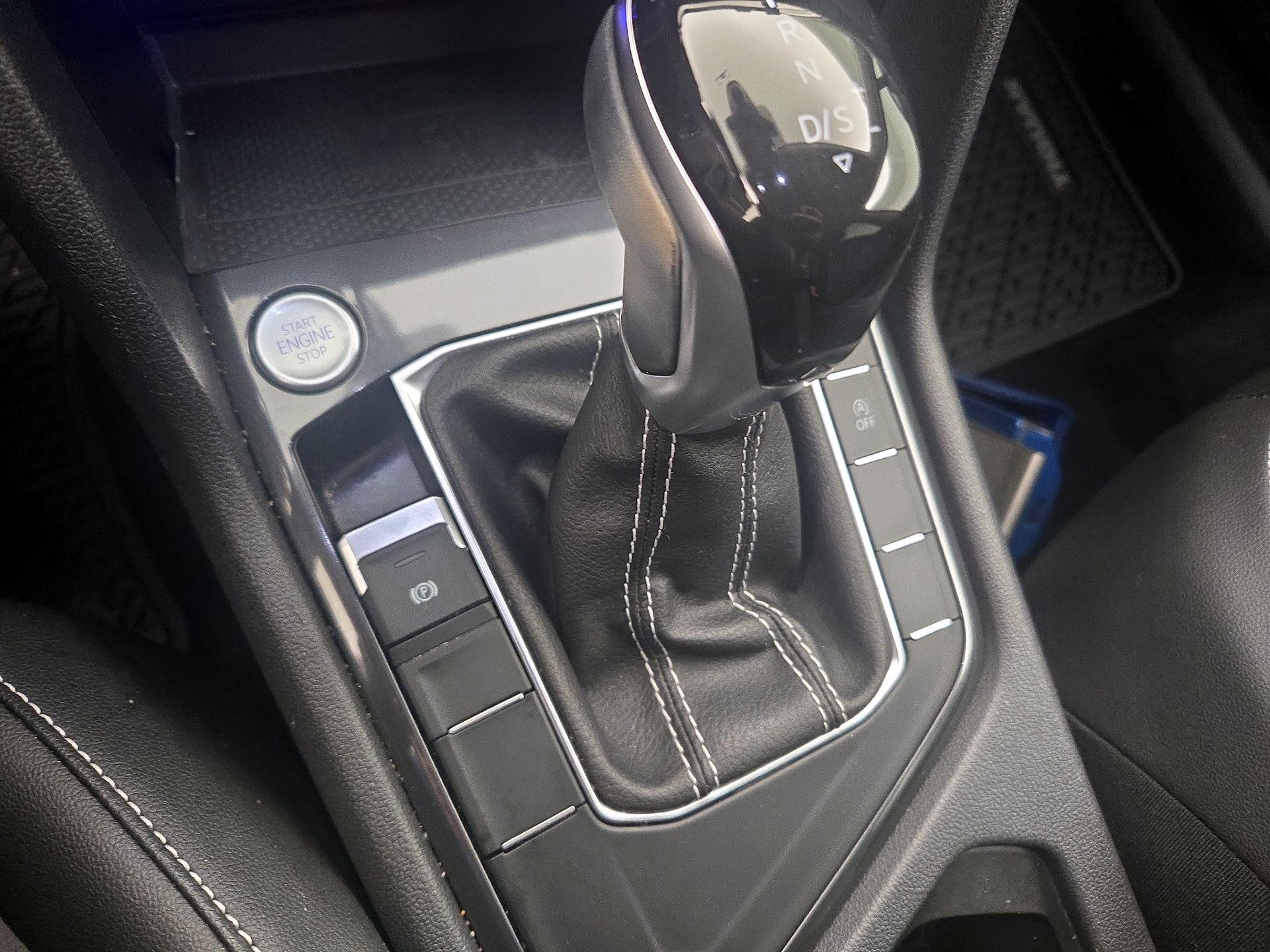 Thumbnail: 2022 Volkswagen Tiguan - 17