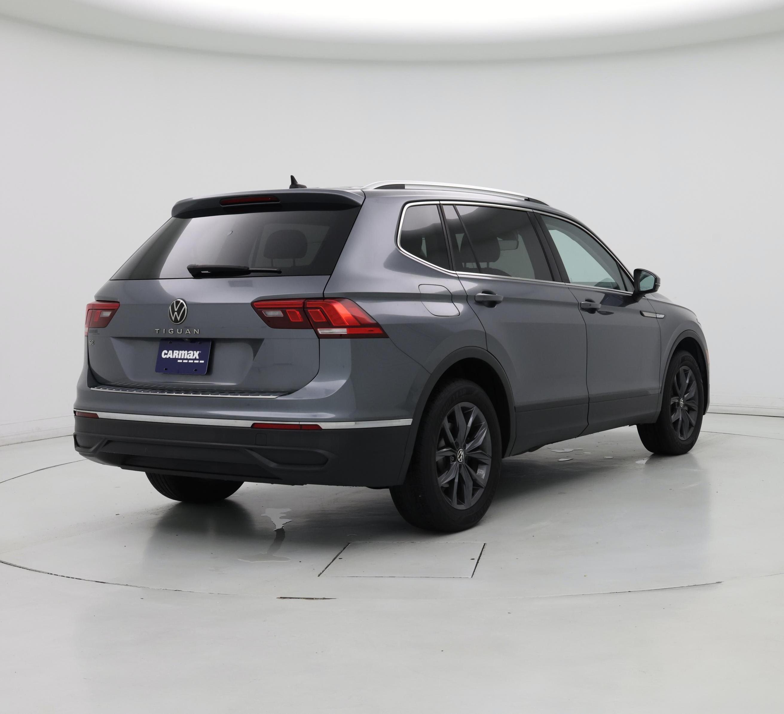 Thumbnail: 2022 Volkswagen Tiguan - 8