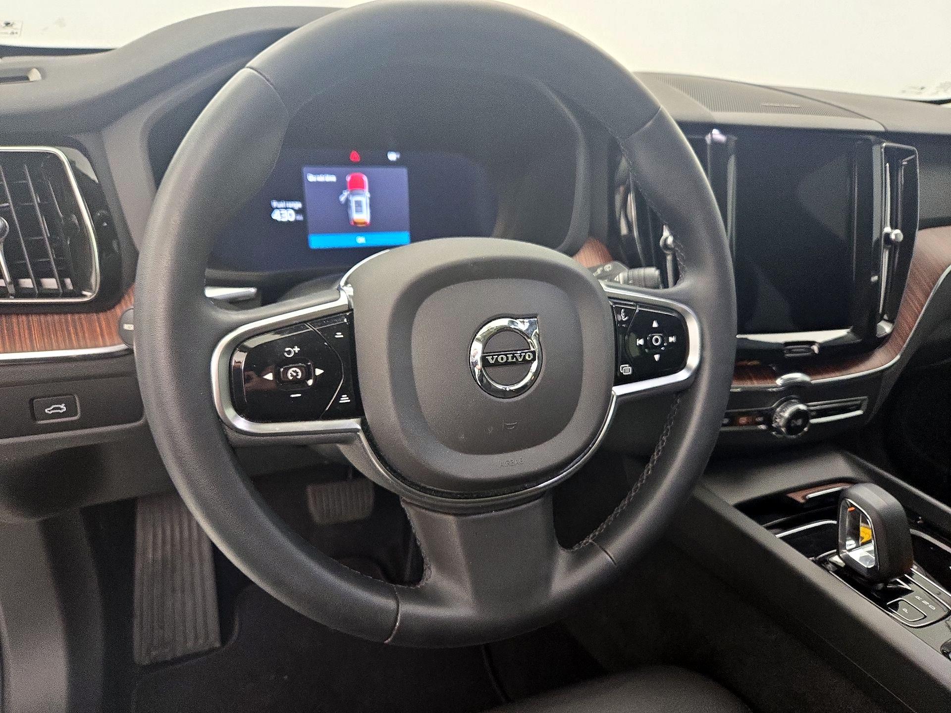 Thumbnail: 2023 Volvo XC60 - 10