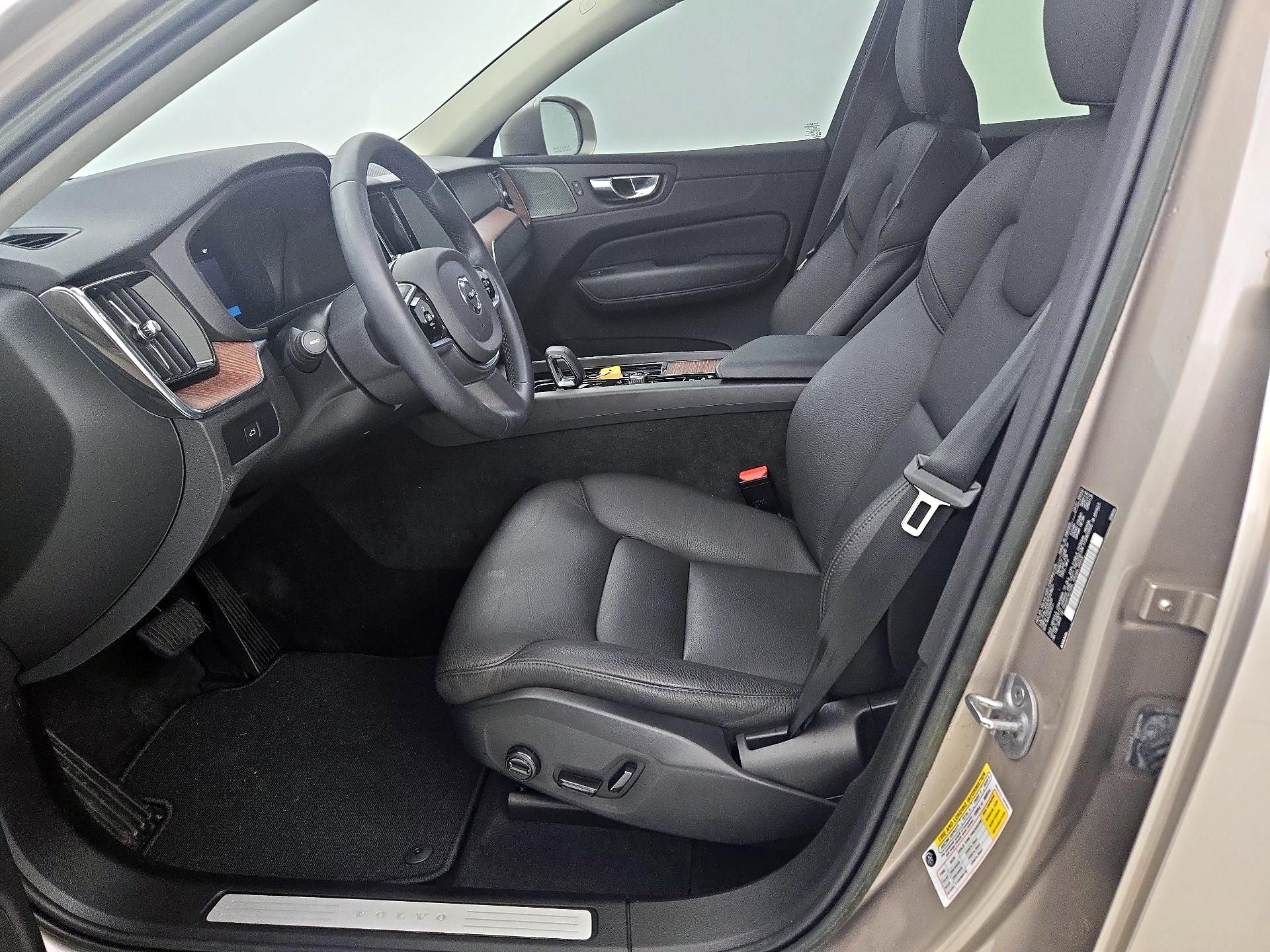 Thumbnail: 2023 Volvo XC60 - 11
