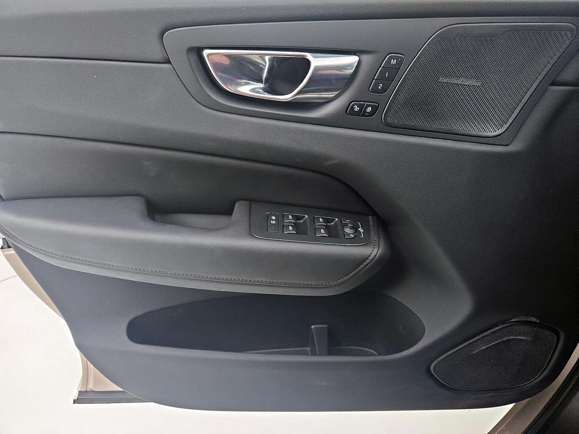 Thumbnail: 2023 Volvo XC60 - 12