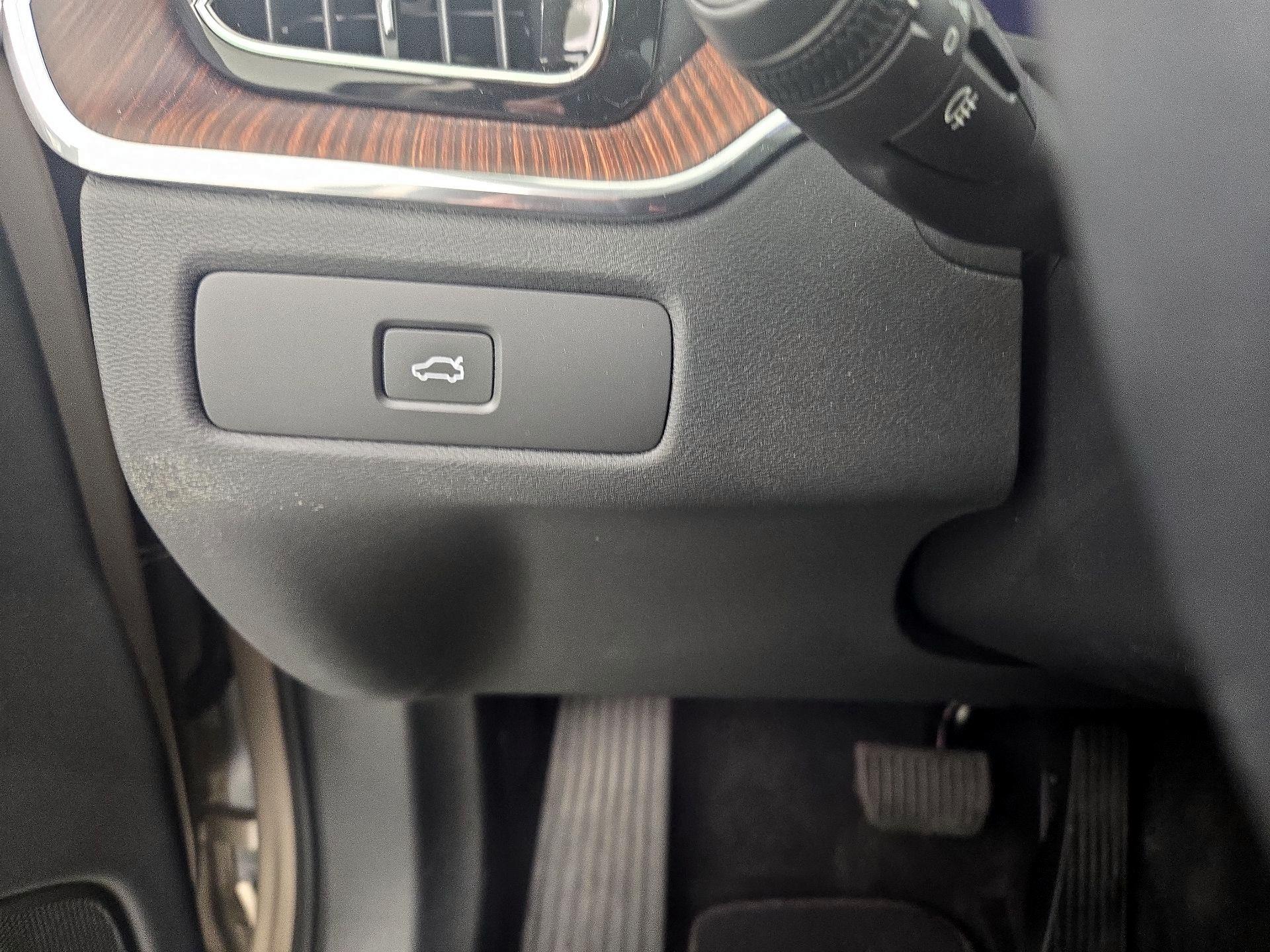 Thumbnail: 2023 Volvo XC60 - 13