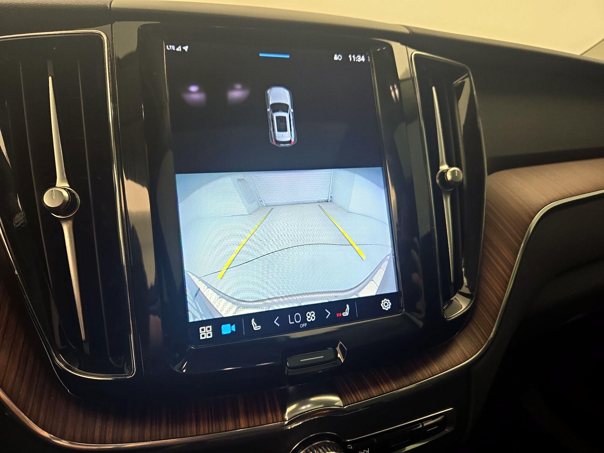 Thumbnail: 2023 Volvo XC60 - 15