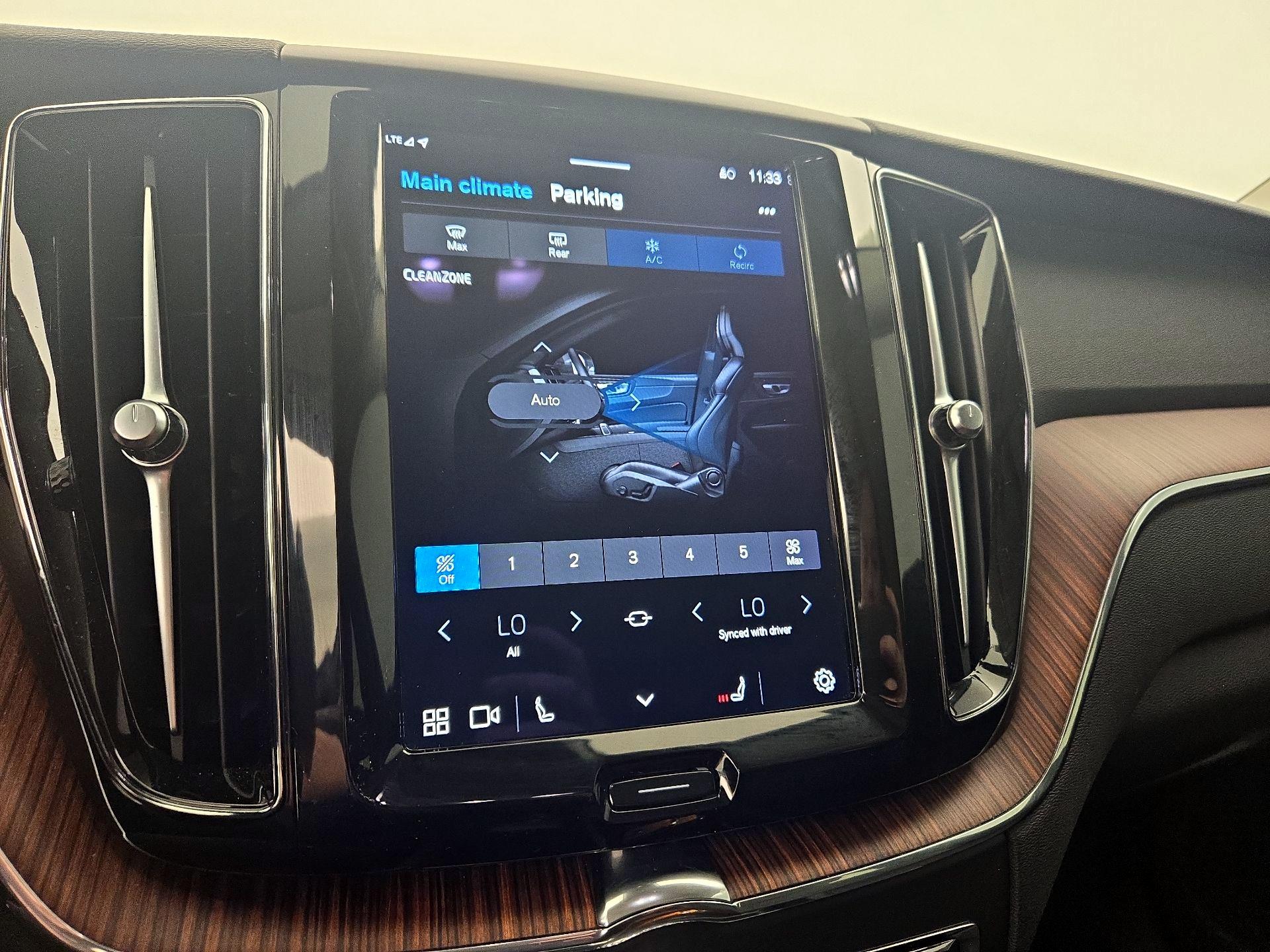 Thumbnail: 2023 Volvo XC60 - 17