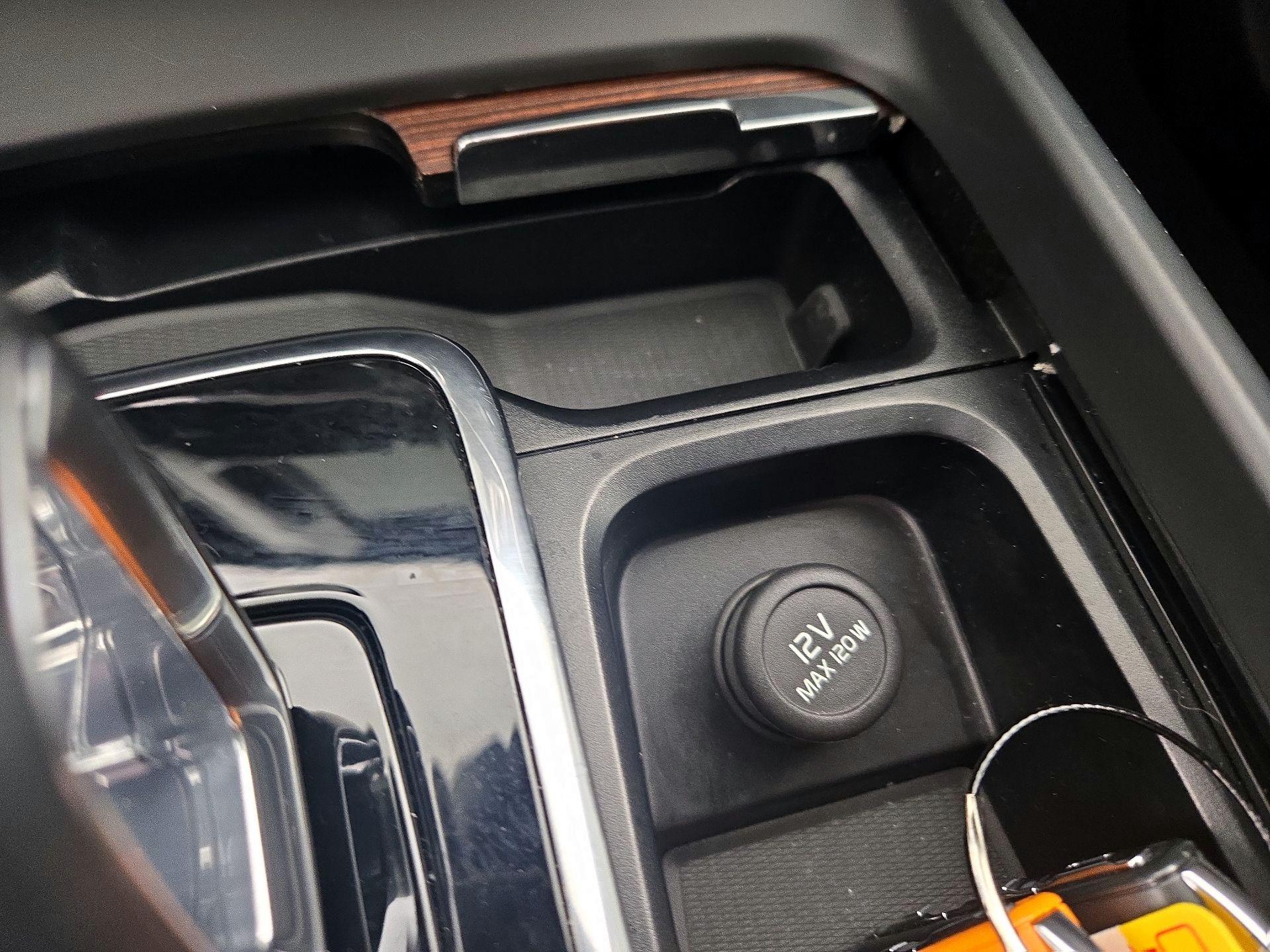 Thumbnail: 2023 Volvo XC60 - 19