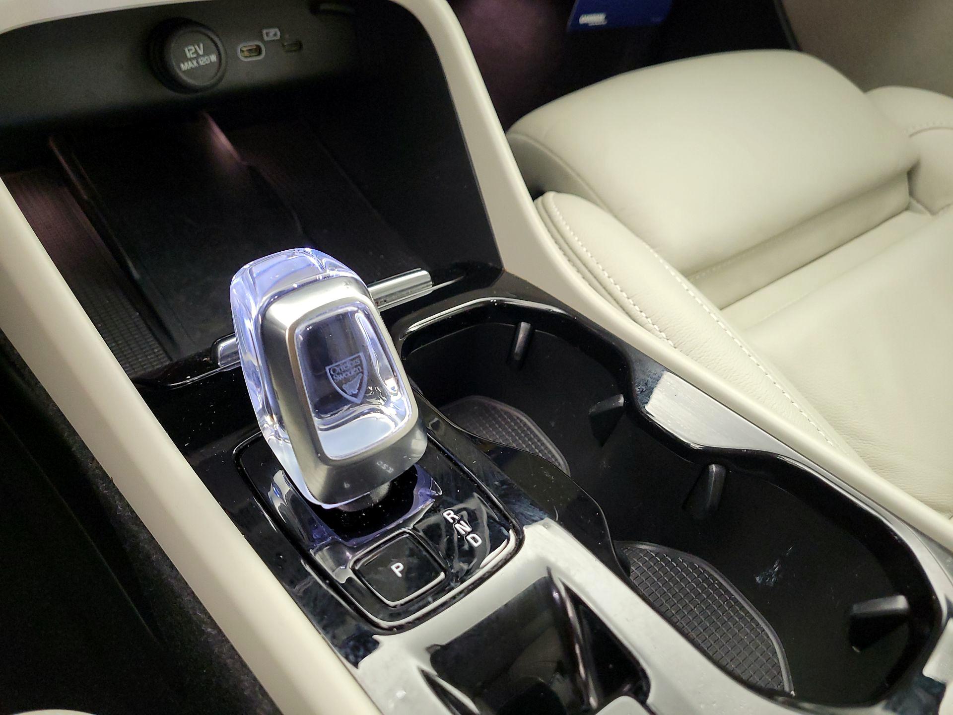 Thumbnail: 2024 Volvo XC40 - 15