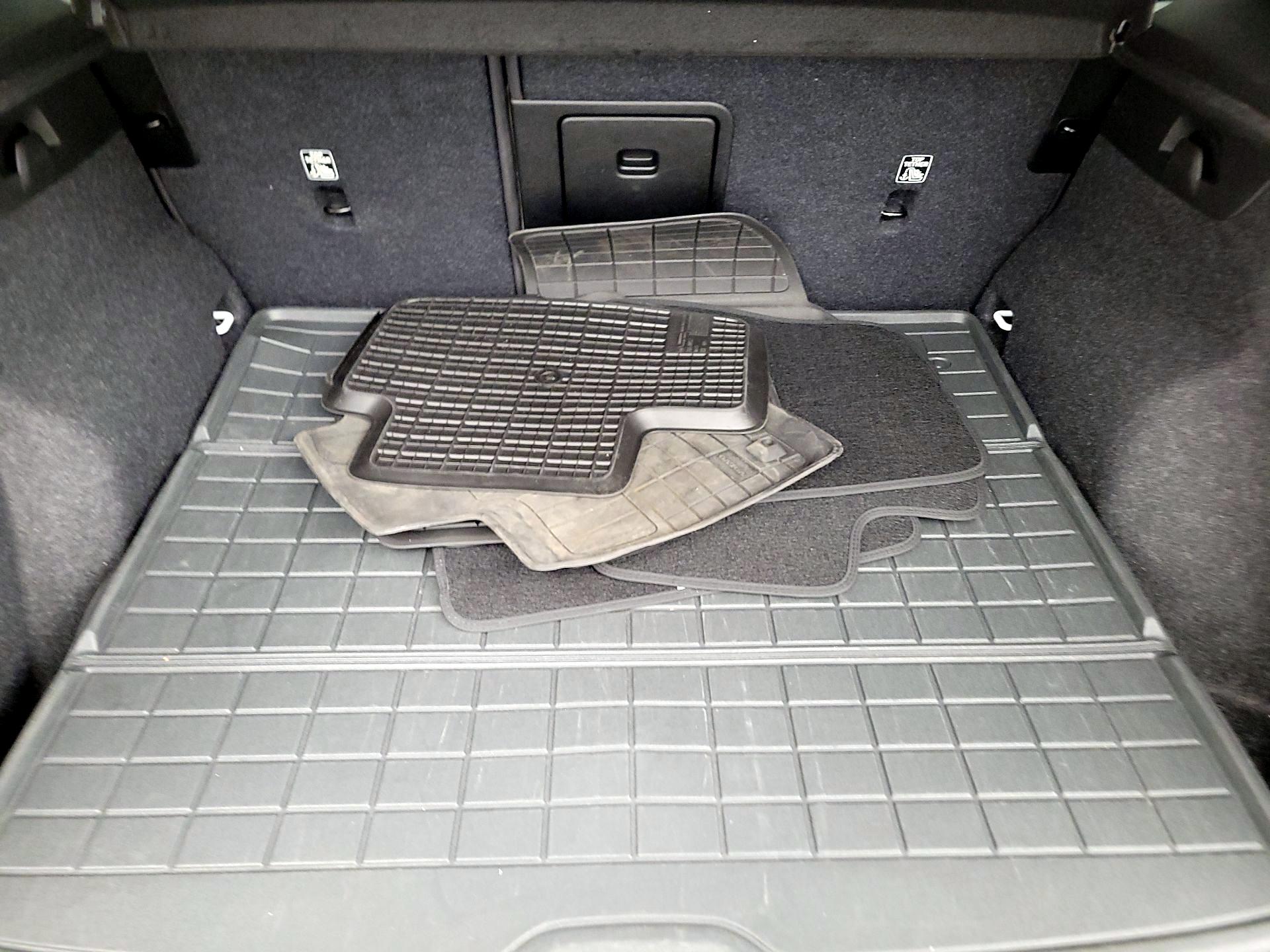 Thumbnail: 2024 Volvo XC40 - 16