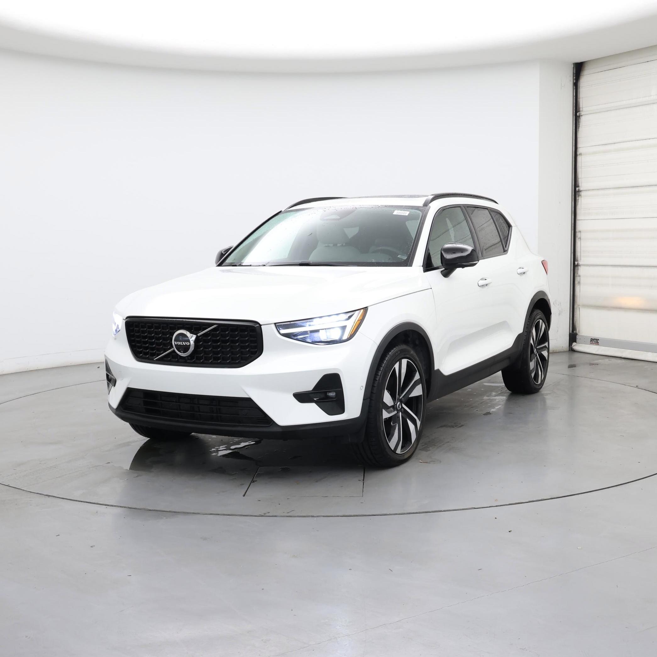 Thumbnail: 2024 Volvo XC40 - 4