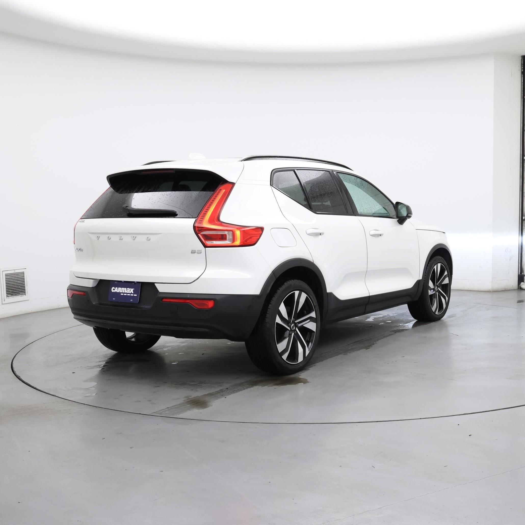 Thumbnail: 2024 Volvo XC40 - 8
