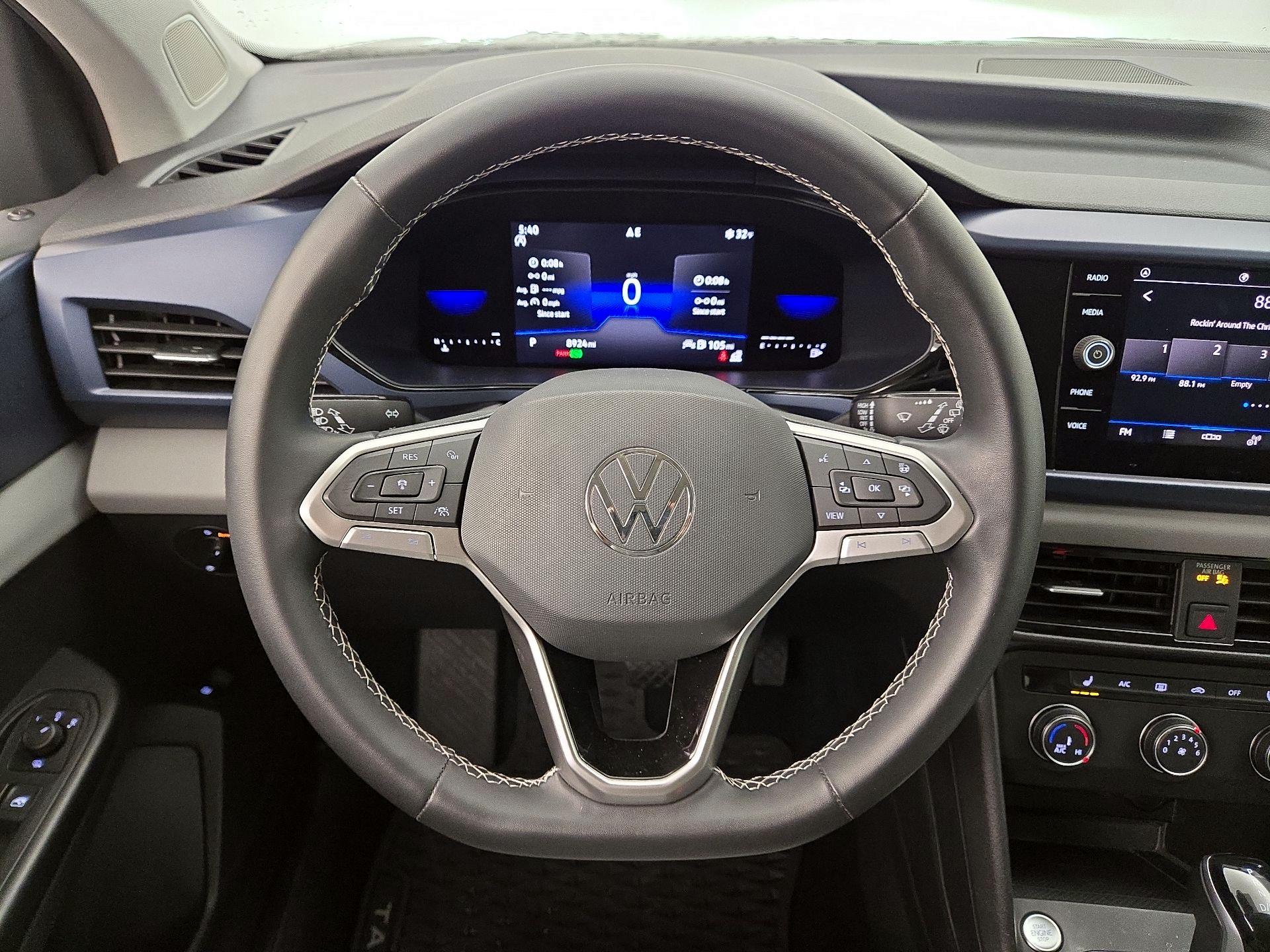 Thumbnail: 2022 Volkswagen Taos - 10