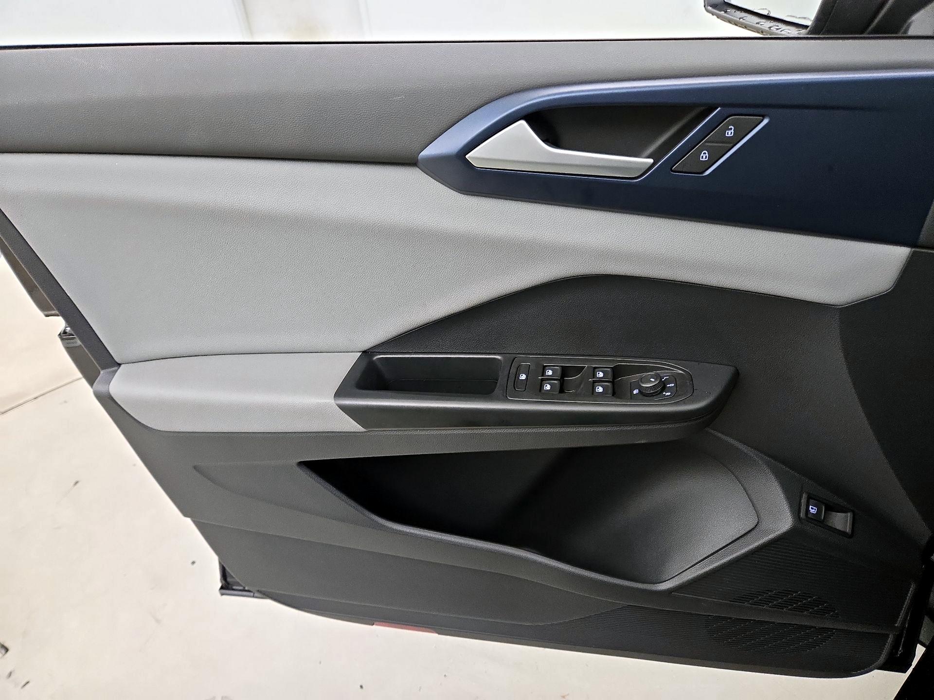 Thumbnail: 2022 Volkswagen Taos - 12