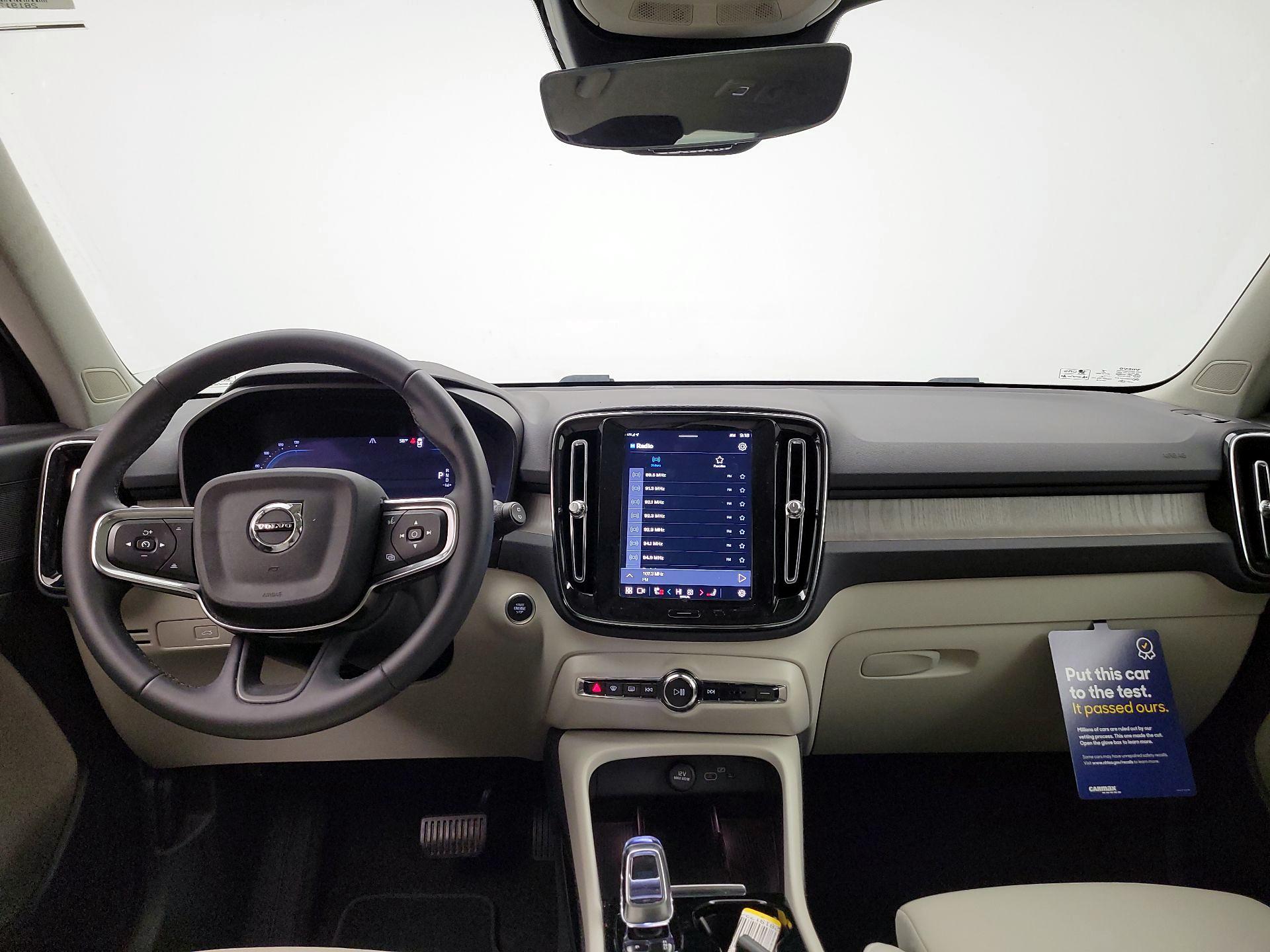 Thumbnail: 2023 Volvo XC40 - 9