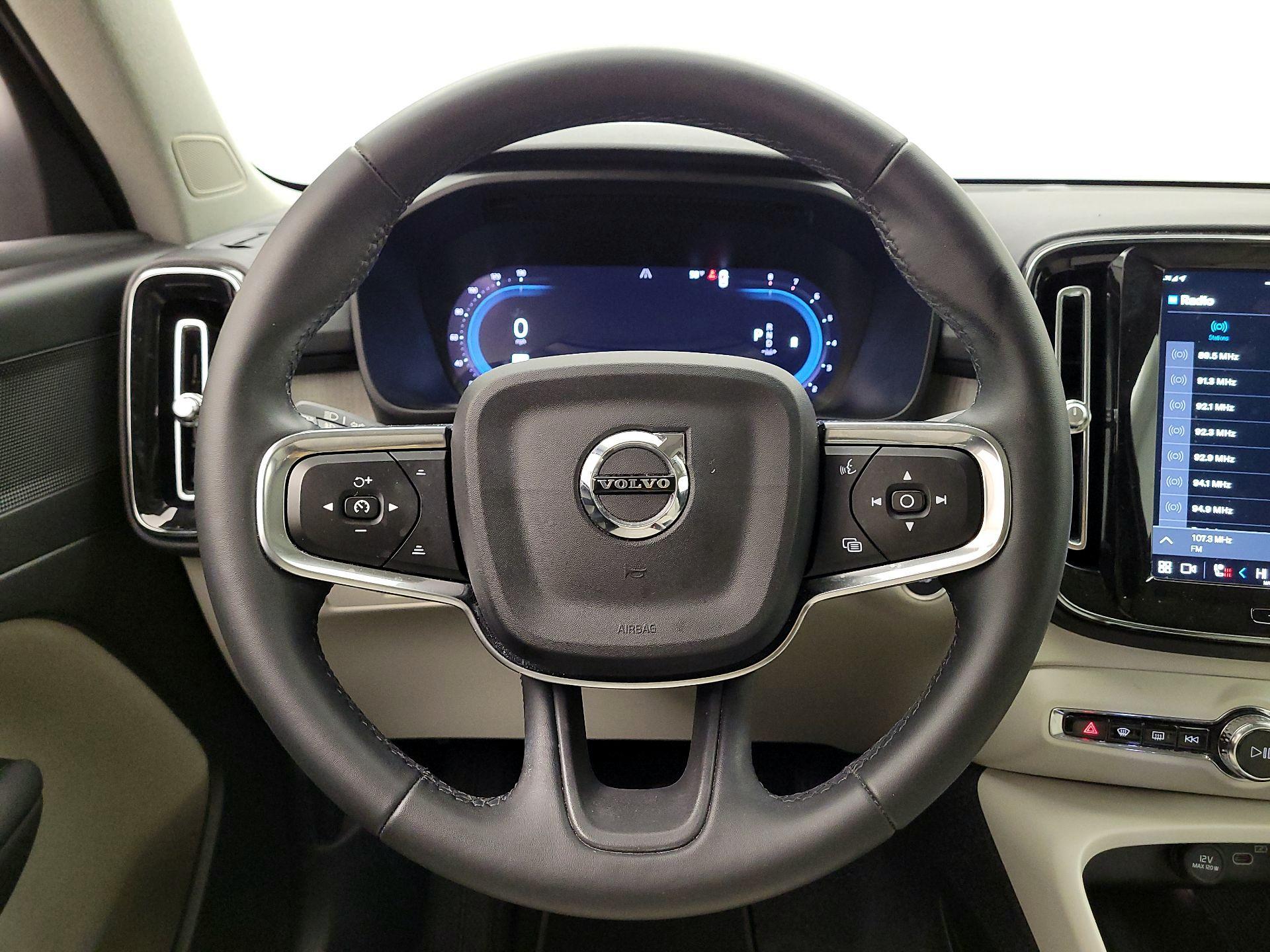 Thumbnail: 2023 Volvo XC40 - 10