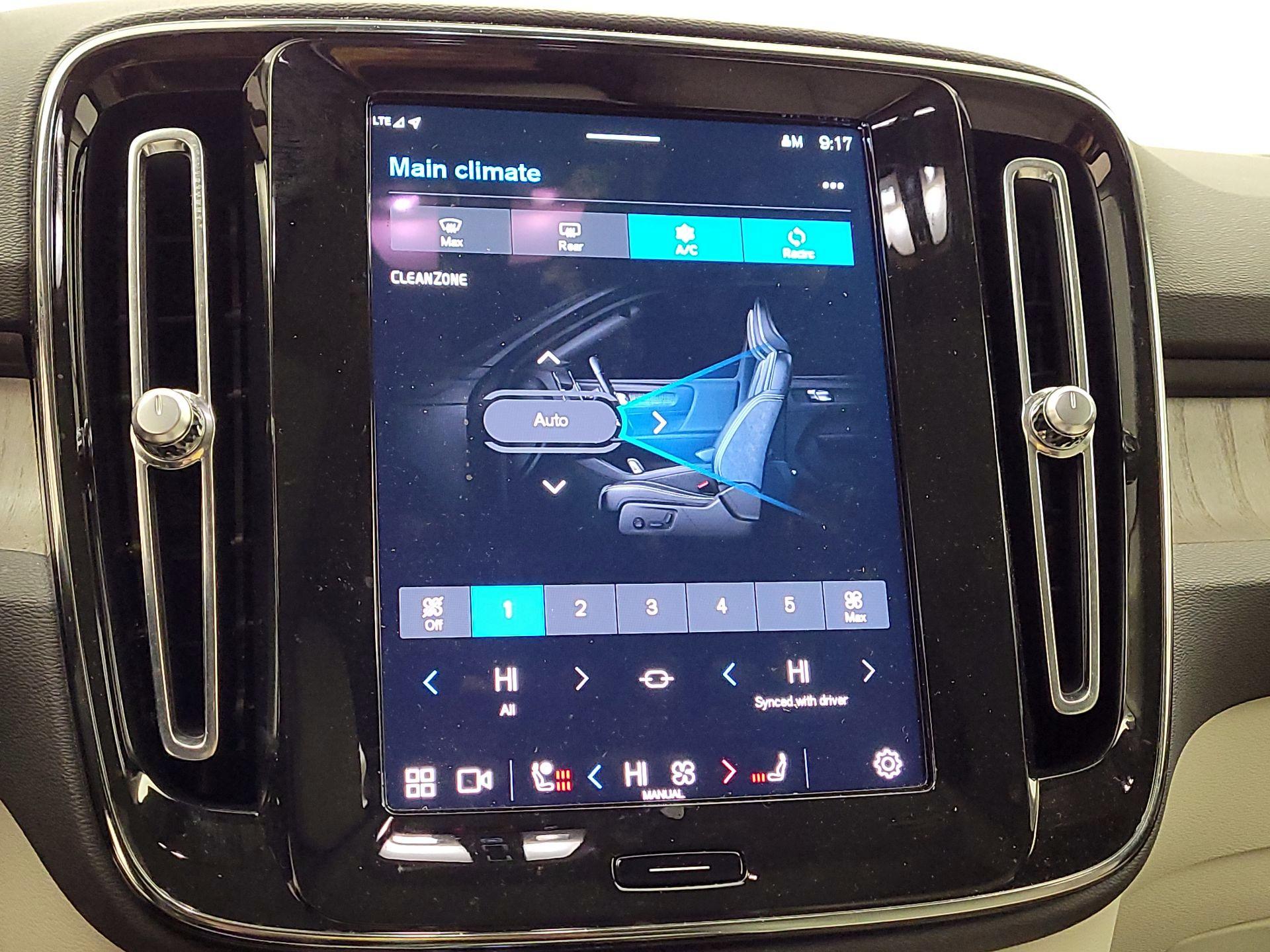 Thumbnail: 2023 Volvo XC40 - 16