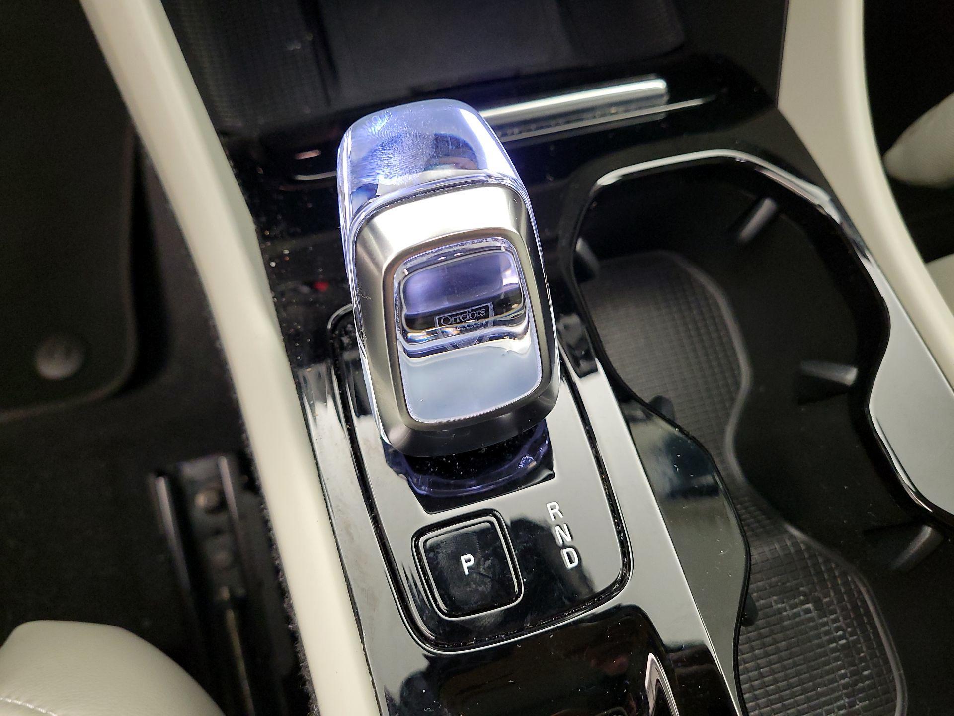 Thumbnail: 2023 Volvo XC40 - 17