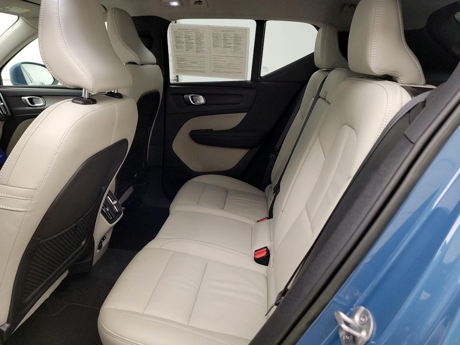 Thumbnail: 2023 Volvo XC40 - 19