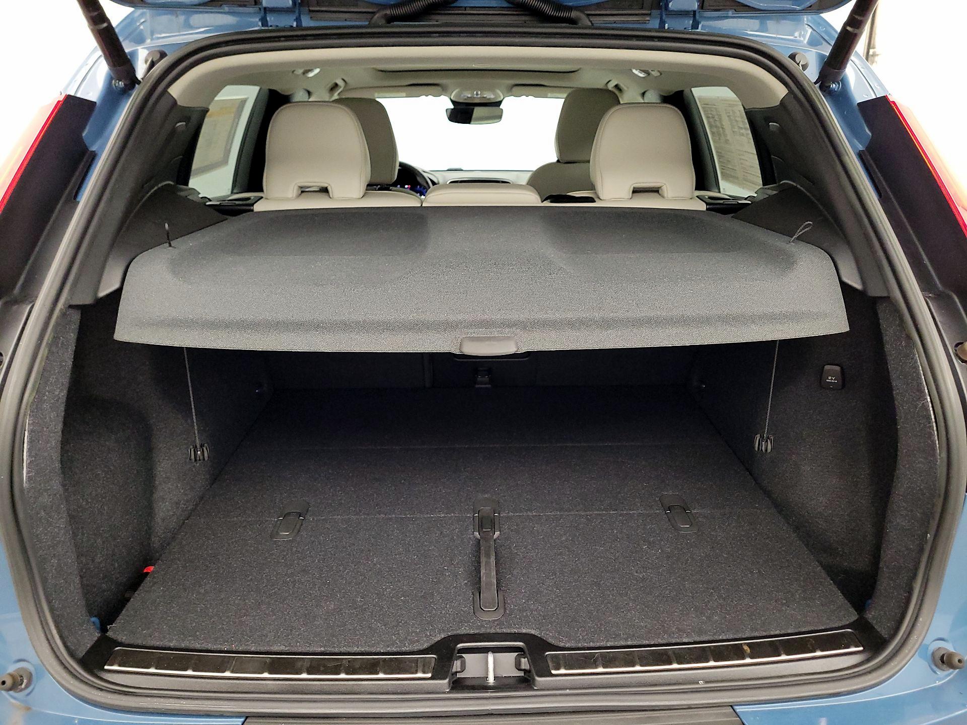 Thumbnail: 2023 Volvo XC40 - 20