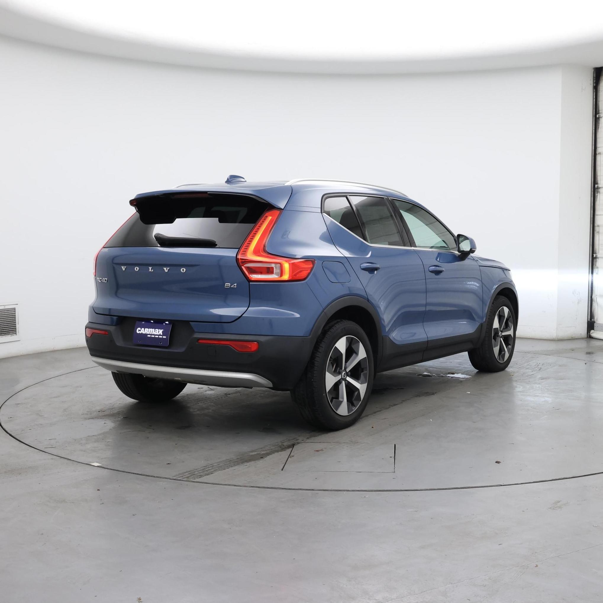 Thumbnail: 2023 Volvo XC40 - 8