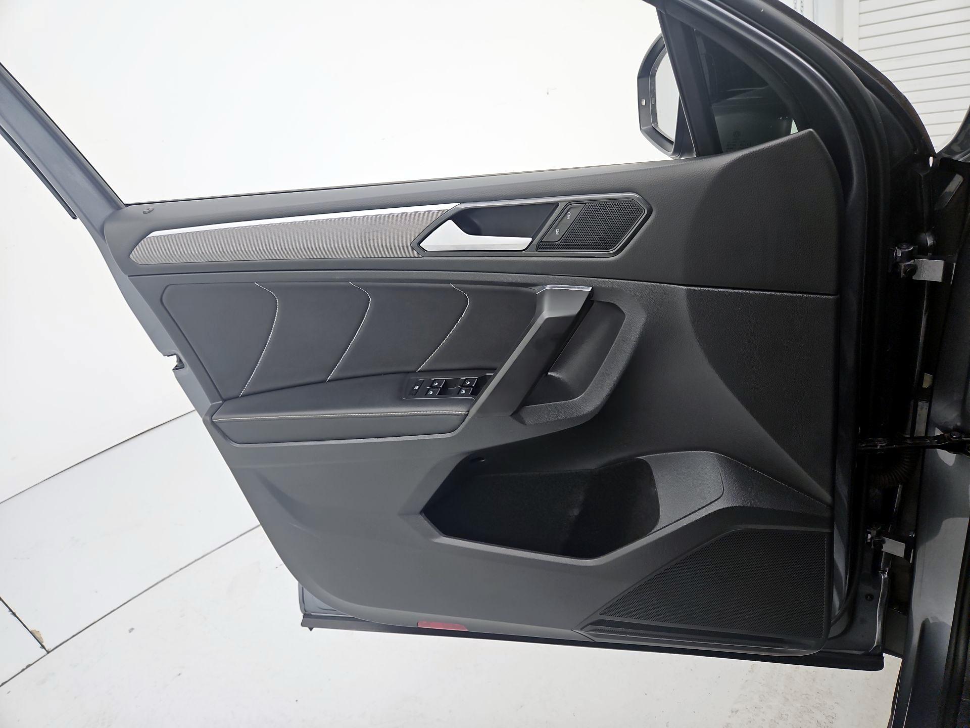 Thumbnail: 2022 Volkswagen Tiguan - 12