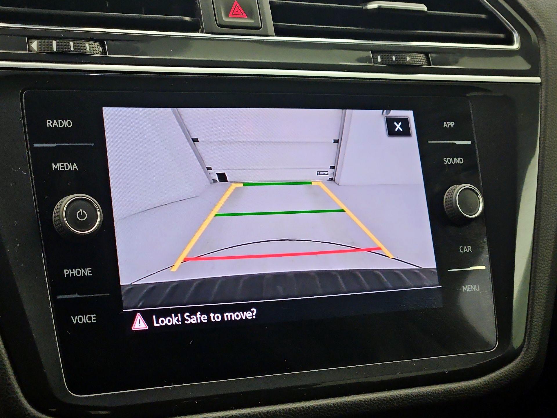 Thumbnail: 2022 Volkswagen Tiguan - 14