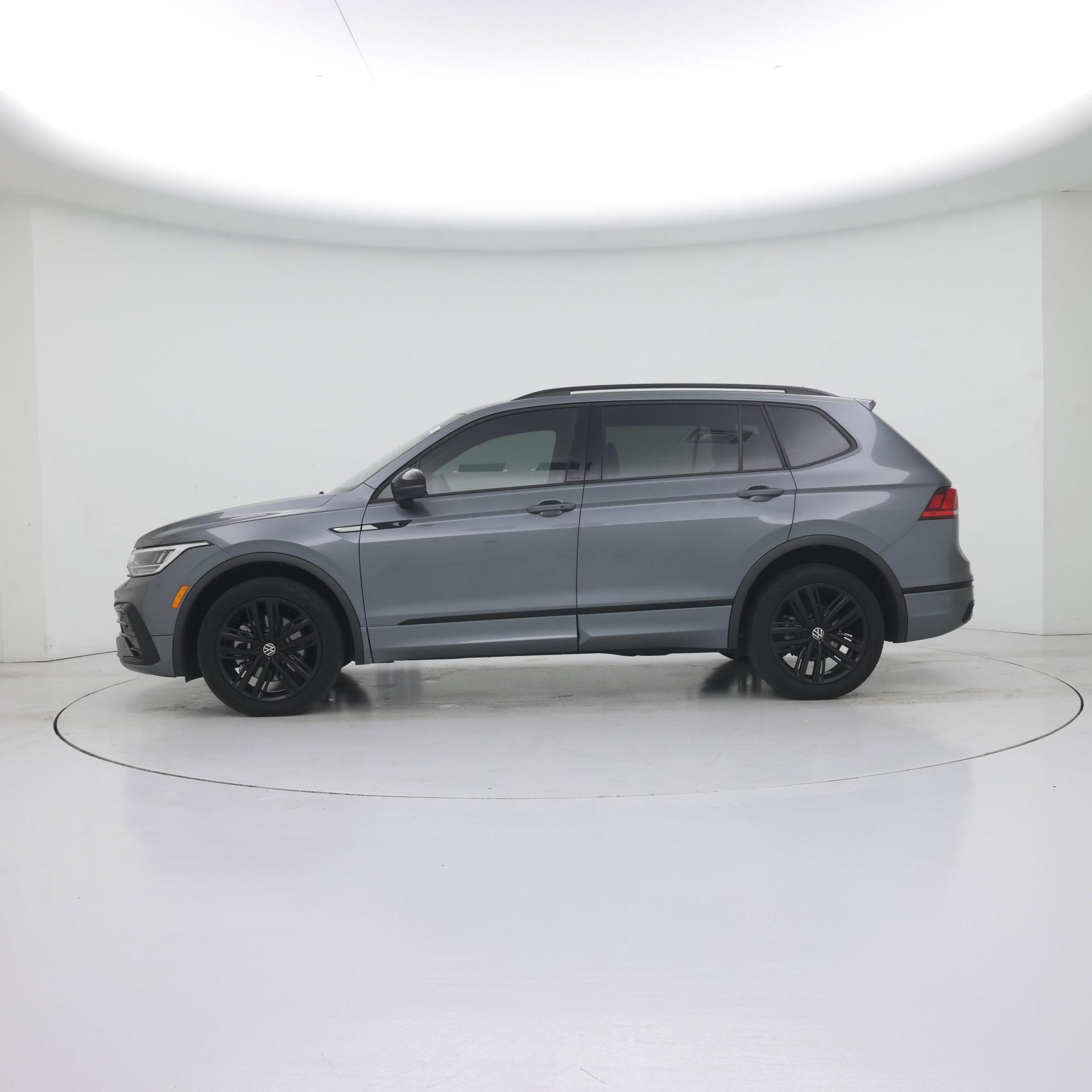 Thumbnail: 2022 Volkswagen Tiguan - 3