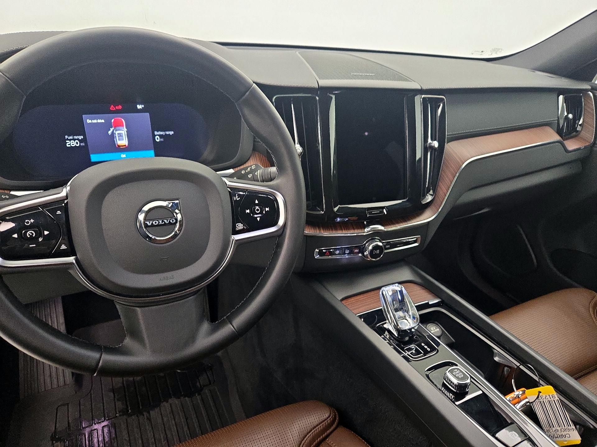 Thumbnail: 2023 Volvo XC60 - 9