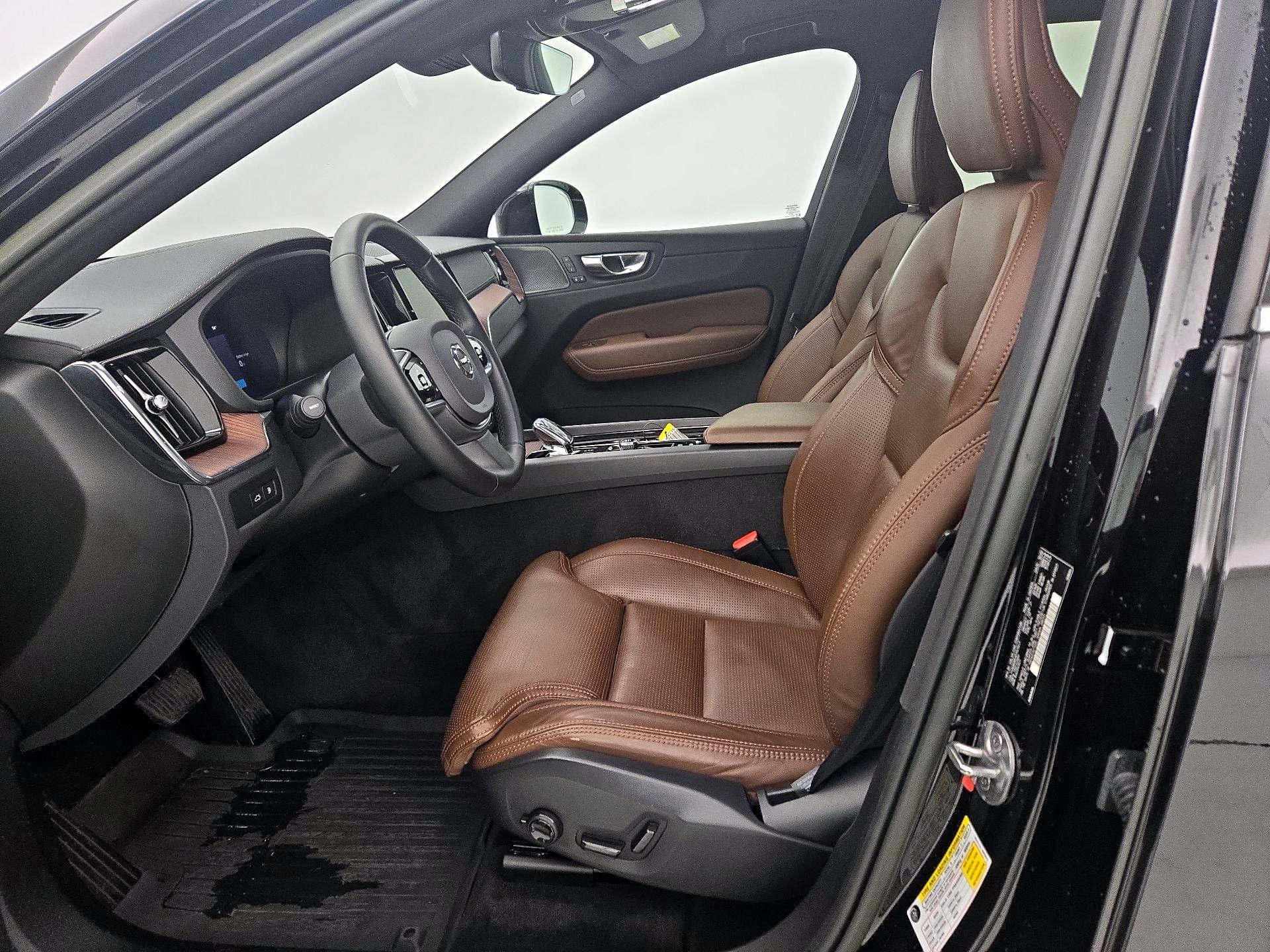 Thumbnail: 2023 Volvo XC60 - 11