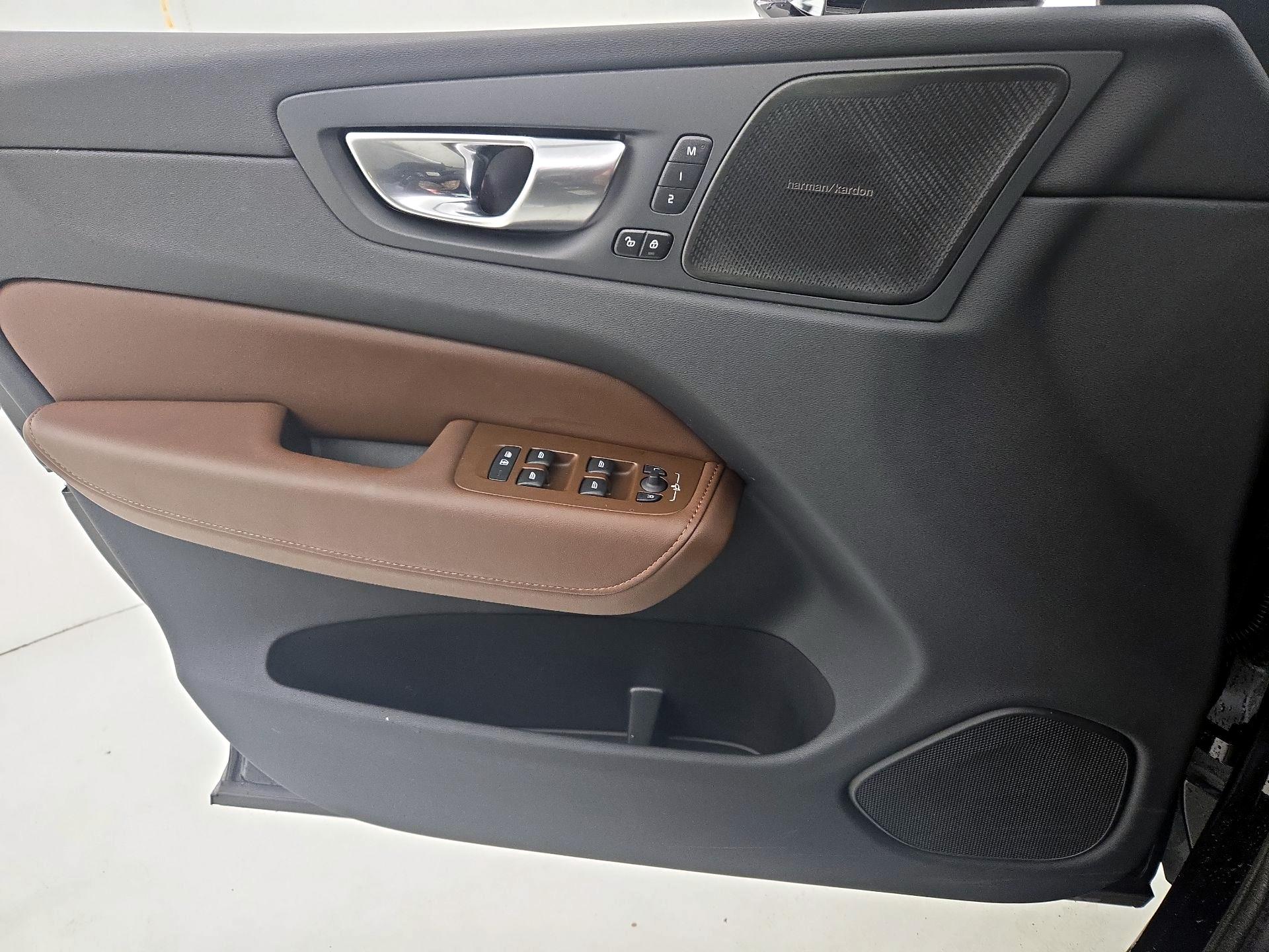 Thumbnail: 2023 Volvo XC60 - 12