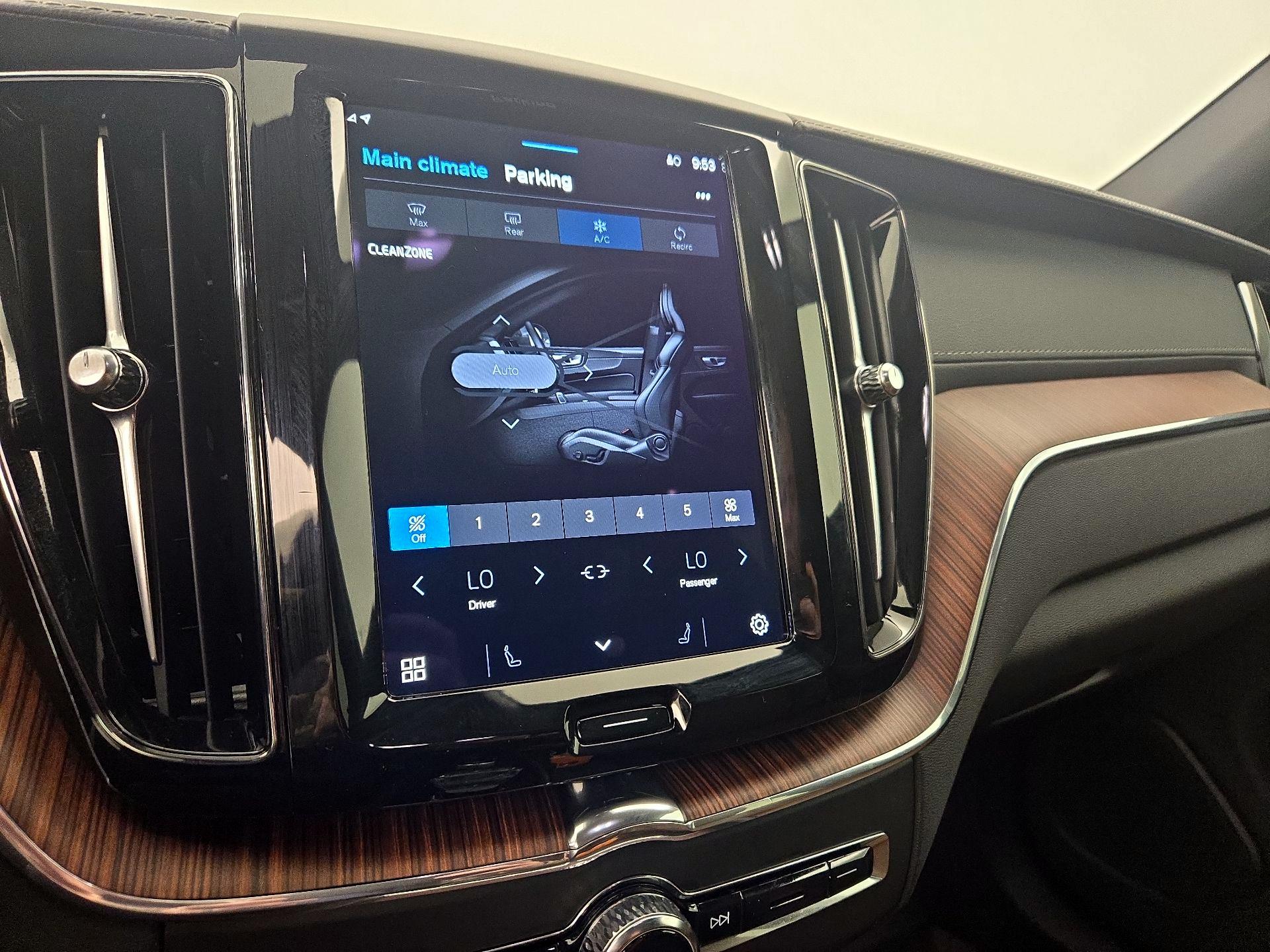 Thumbnail: 2023 Volvo XC60 - 17