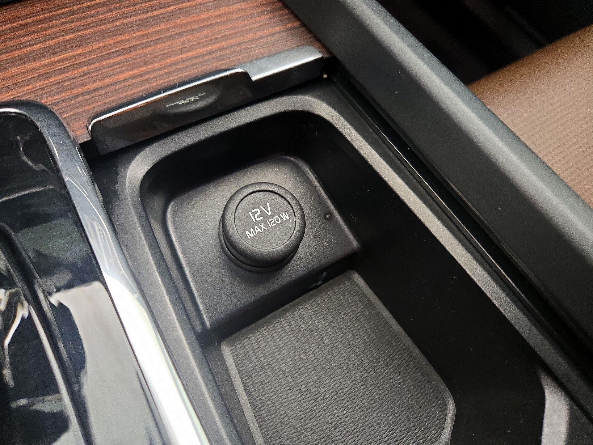 Thumbnail: 2023 Volvo XC60 - 19