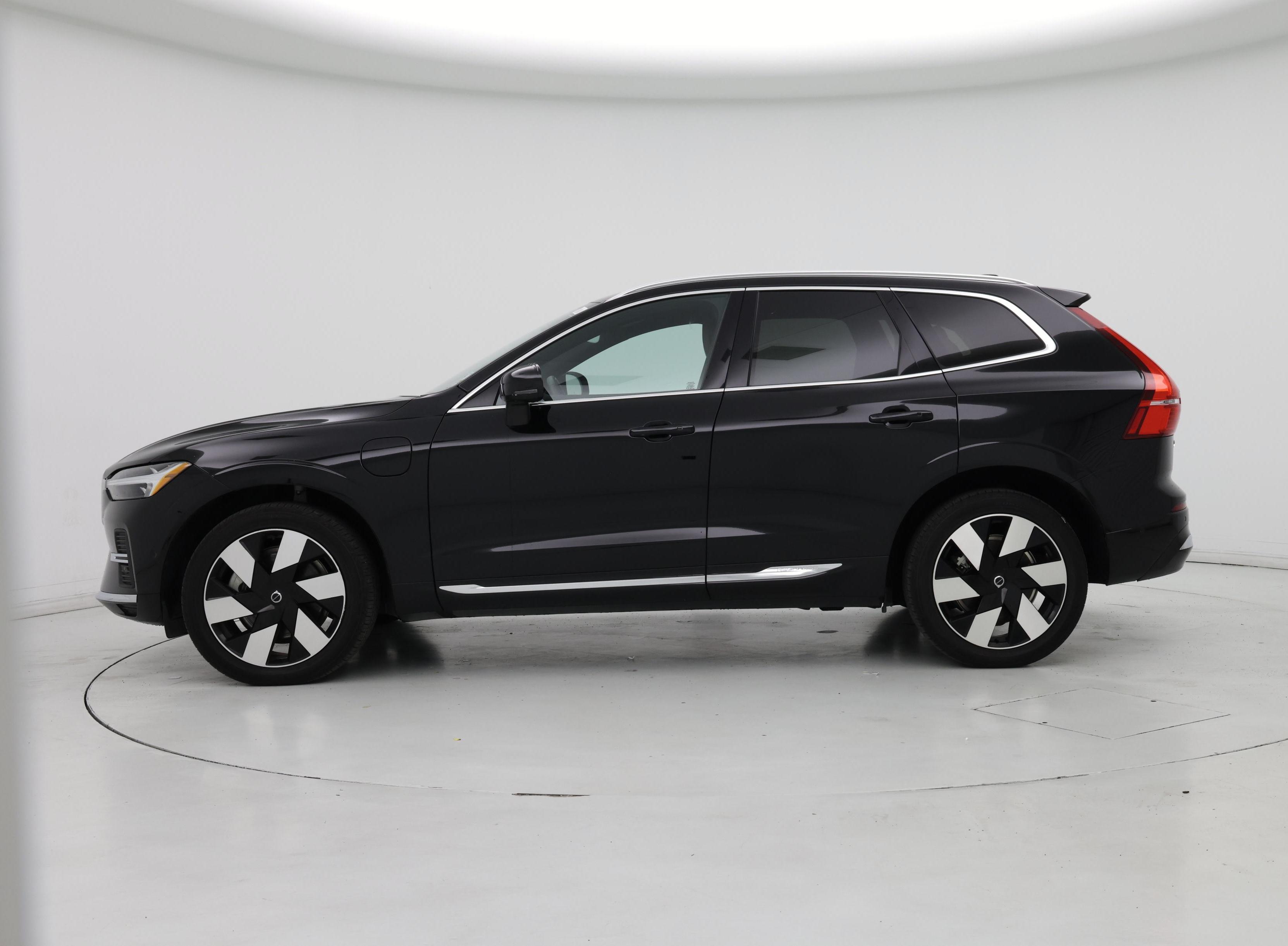 Thumbnail: 2023 Volvo XC60 - 3