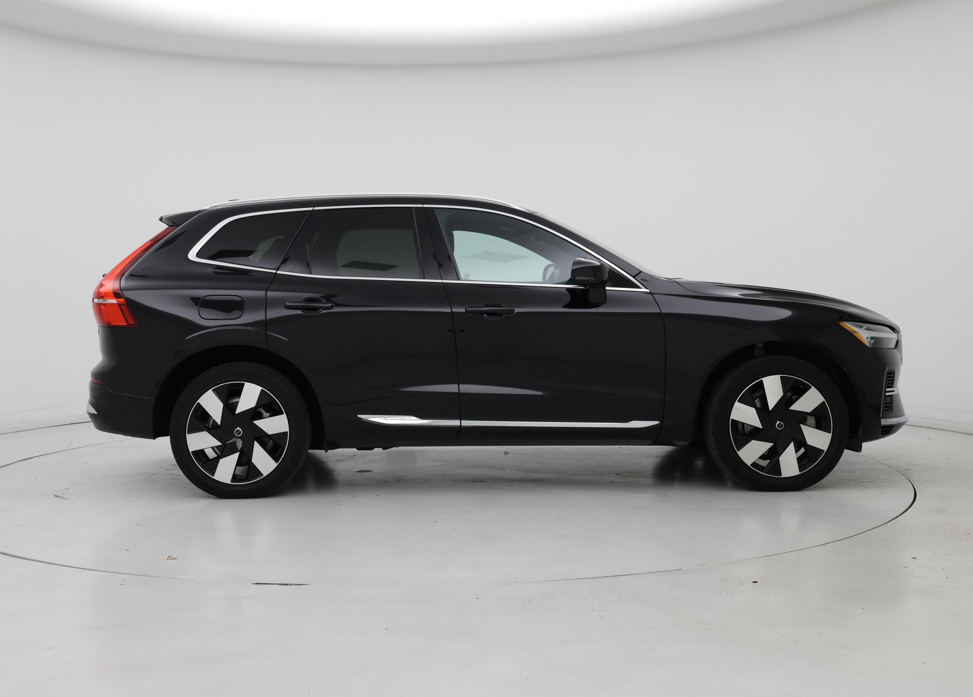 Thumbnail: 2023 Volvo XC60 - 7