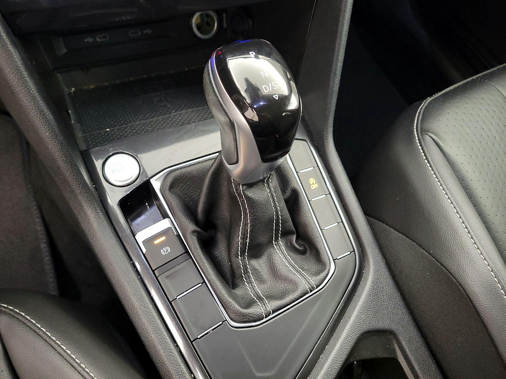 Thumbnail: 2022 Volkswagen Tiguan - 17