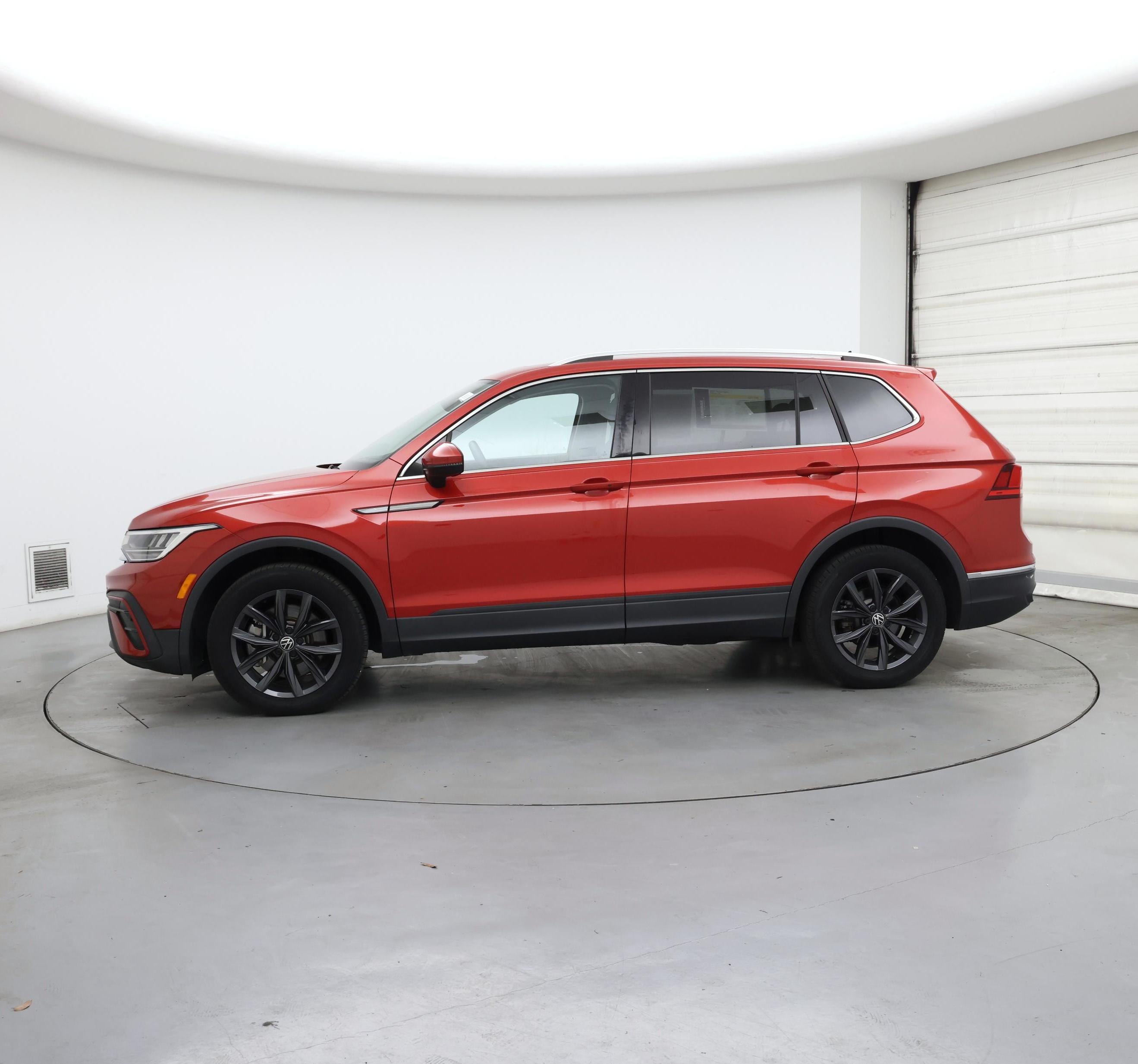 Thumbnail: 2022 Volkswagen Tiguan - 3