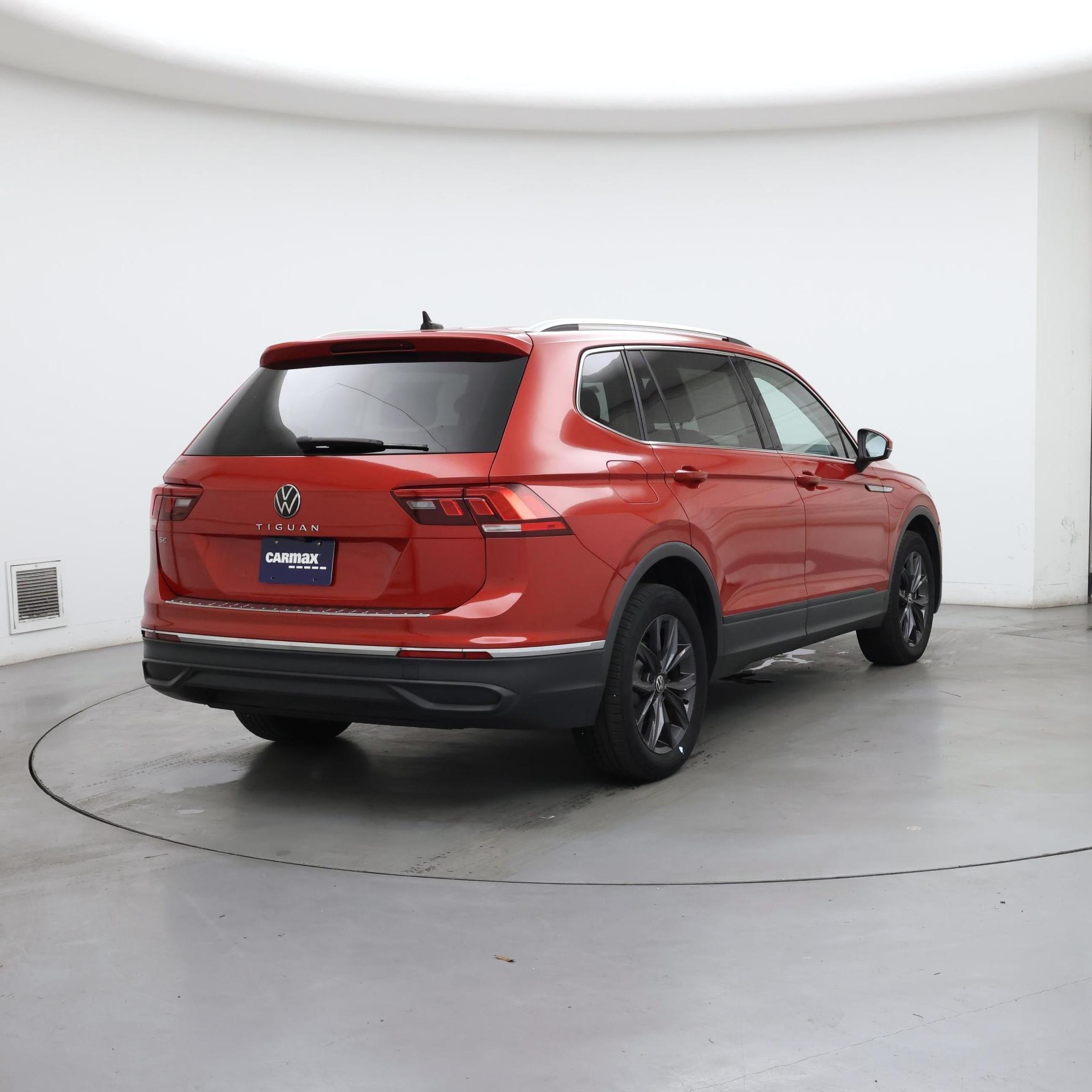 Thumbnail: 2022 Volkswagen Tiguan - 8