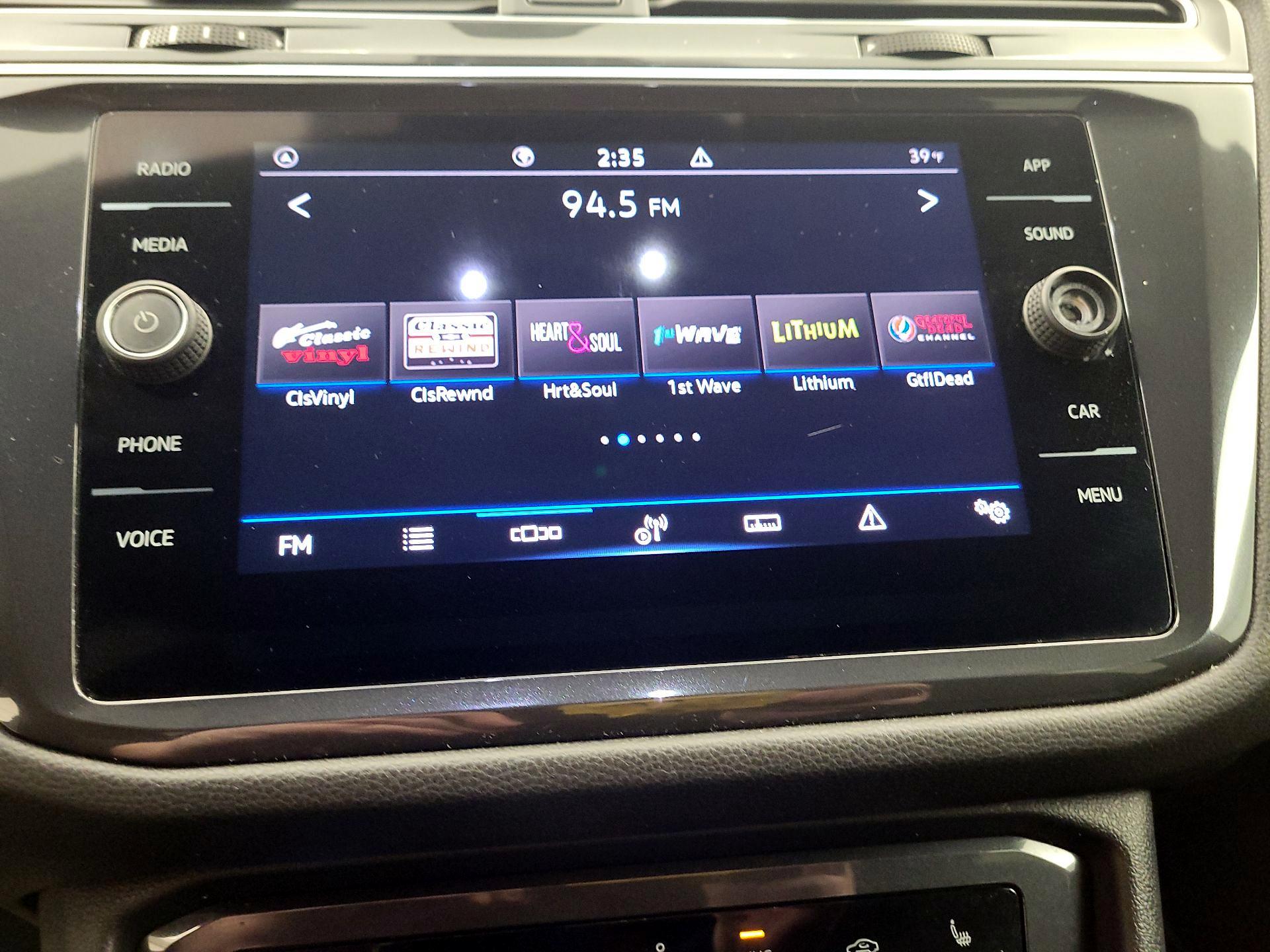 Thumbnail: 2022 Volkswagen Tiguan - 15