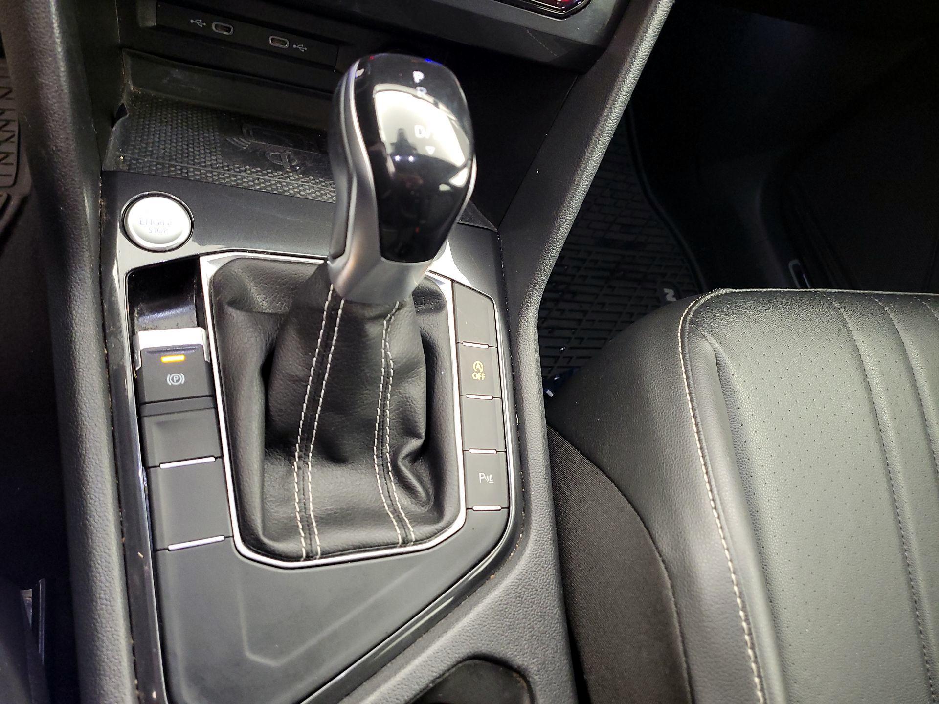 Thumbnail: 2022 Volkswagen Tiguan - 17