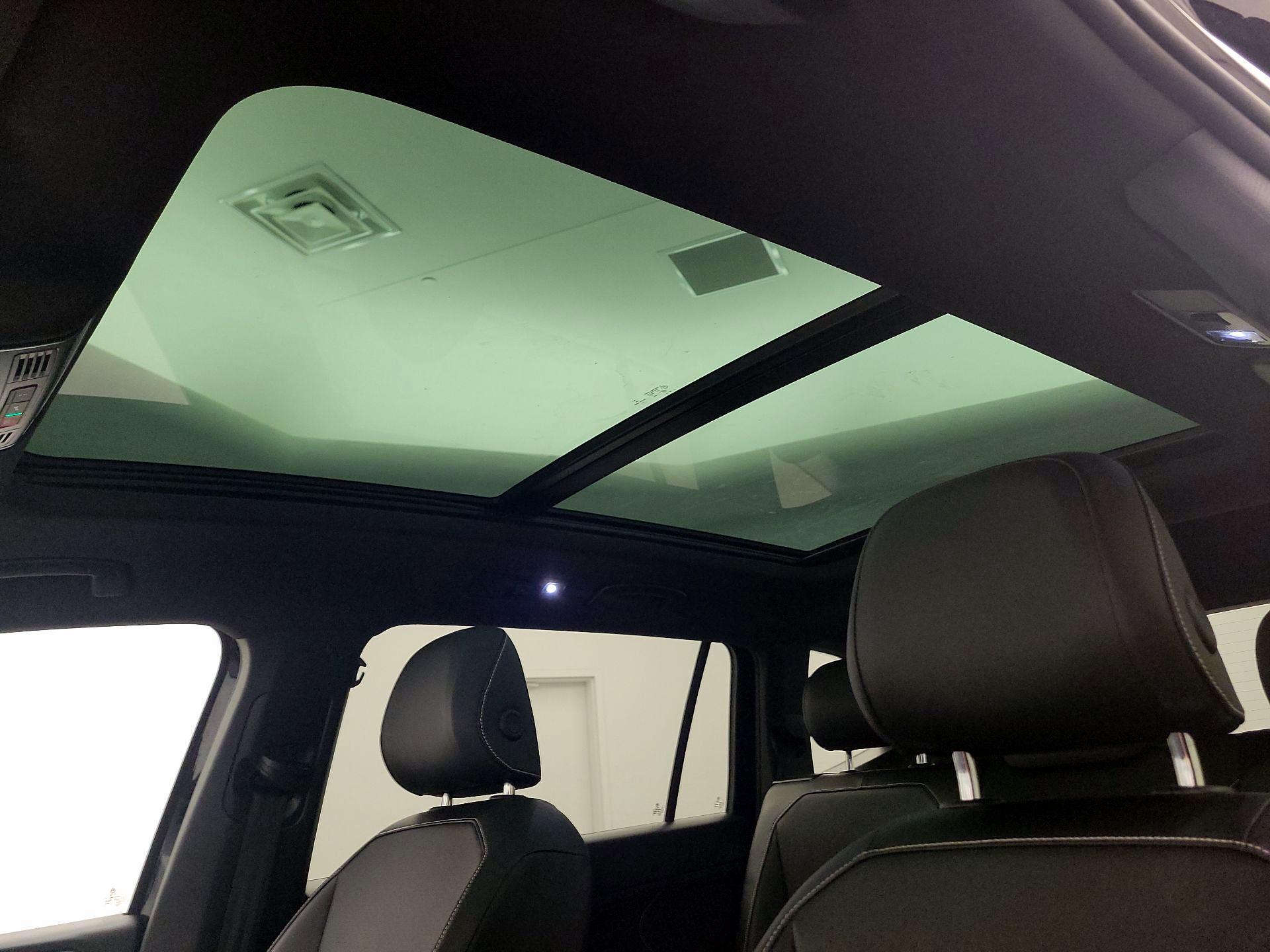 Thumbnail: 2022 Volkswagen Tiguan - 18