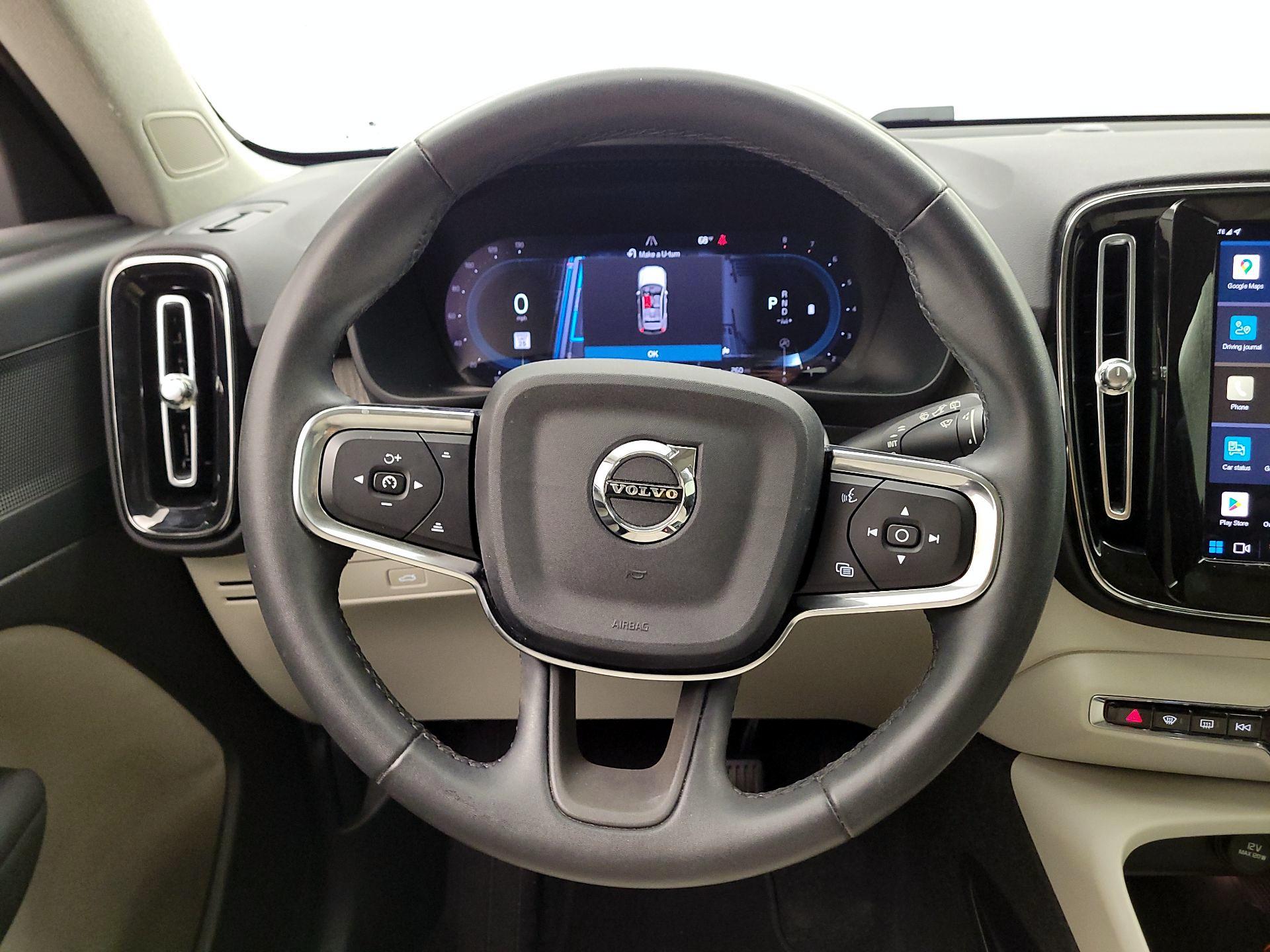 Thumbnail: 2023 Volvo XC40 - 10