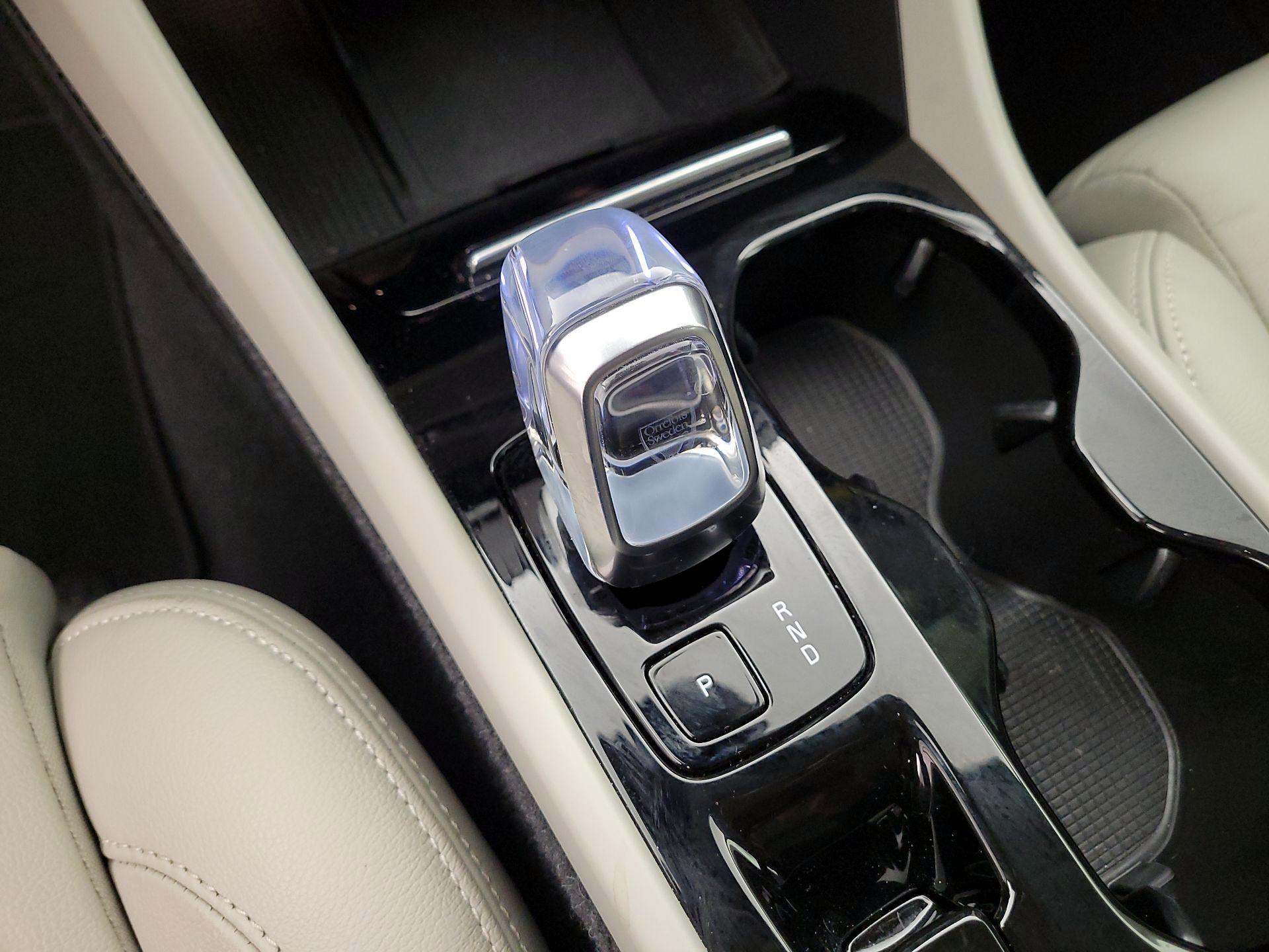 Thumbnail: 2023 Volvo XC40 - 17