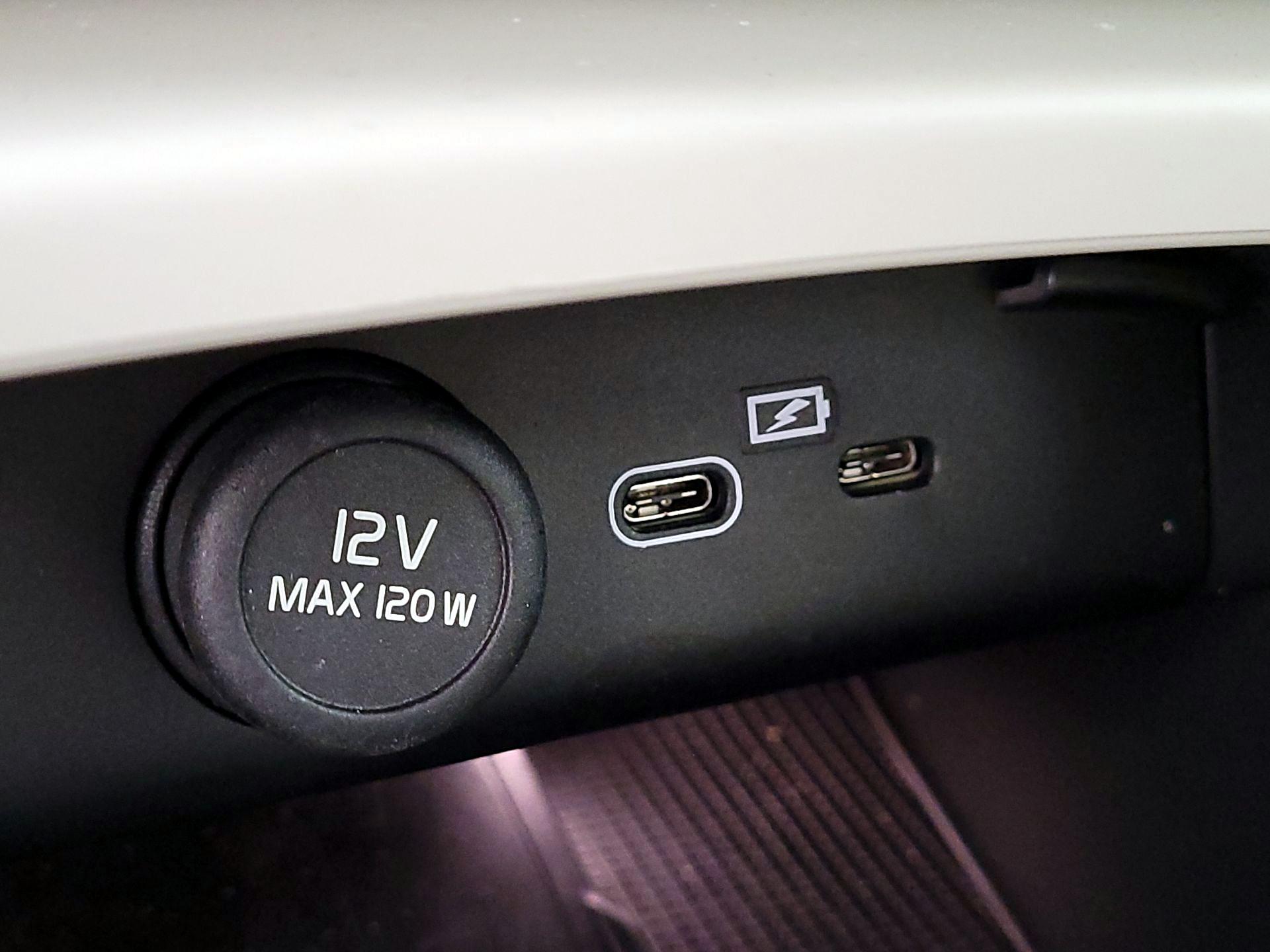 Thumbnail: 2023 Volvo XC40 - 18