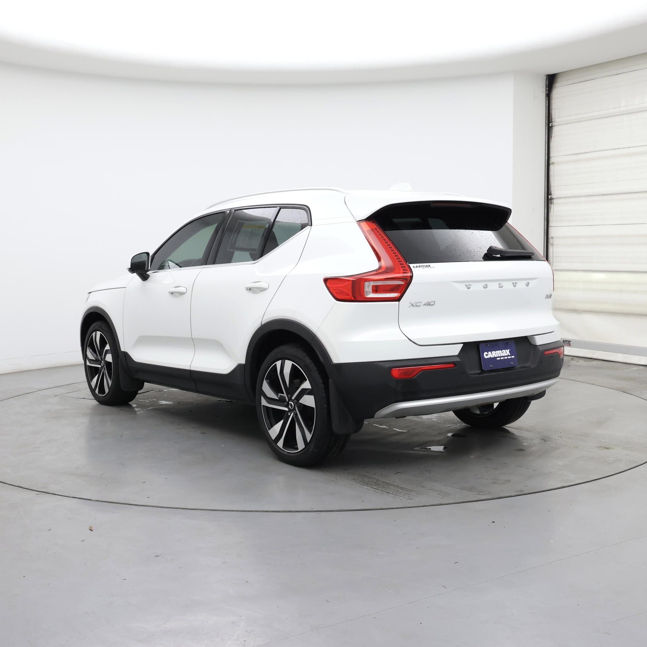 Thumbnail: 2023 Volvo XC40 - 2