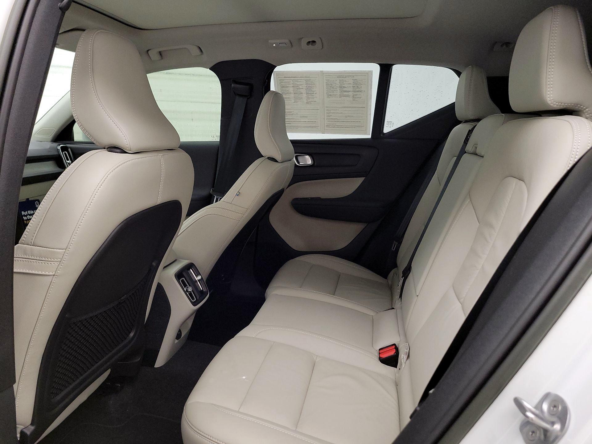 Thumbnail: 2023 Volvo XC40 - 19