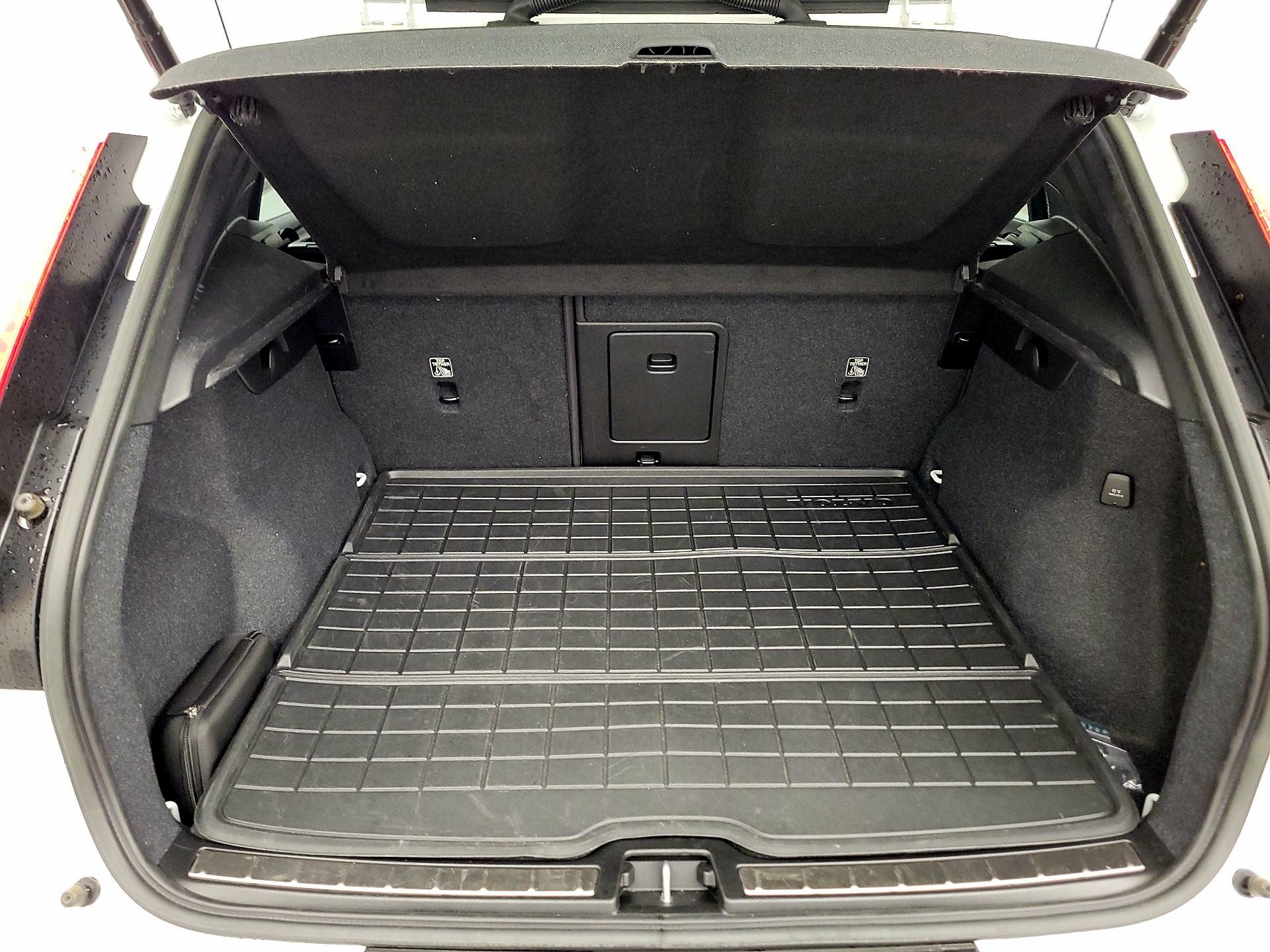 Thumbnail: 2023 Volvo XC40 - 20