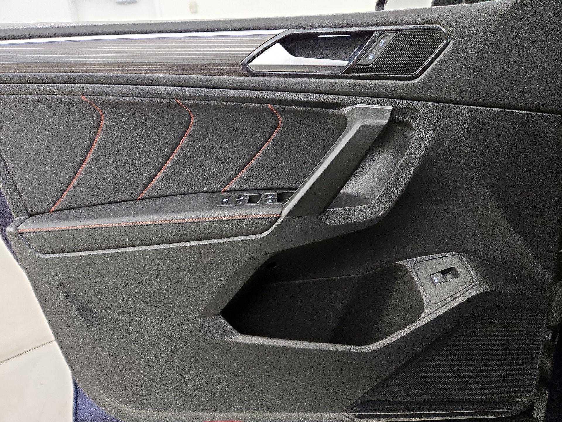 Thumbnail: 2024 Volkswagen Tiguan - 12