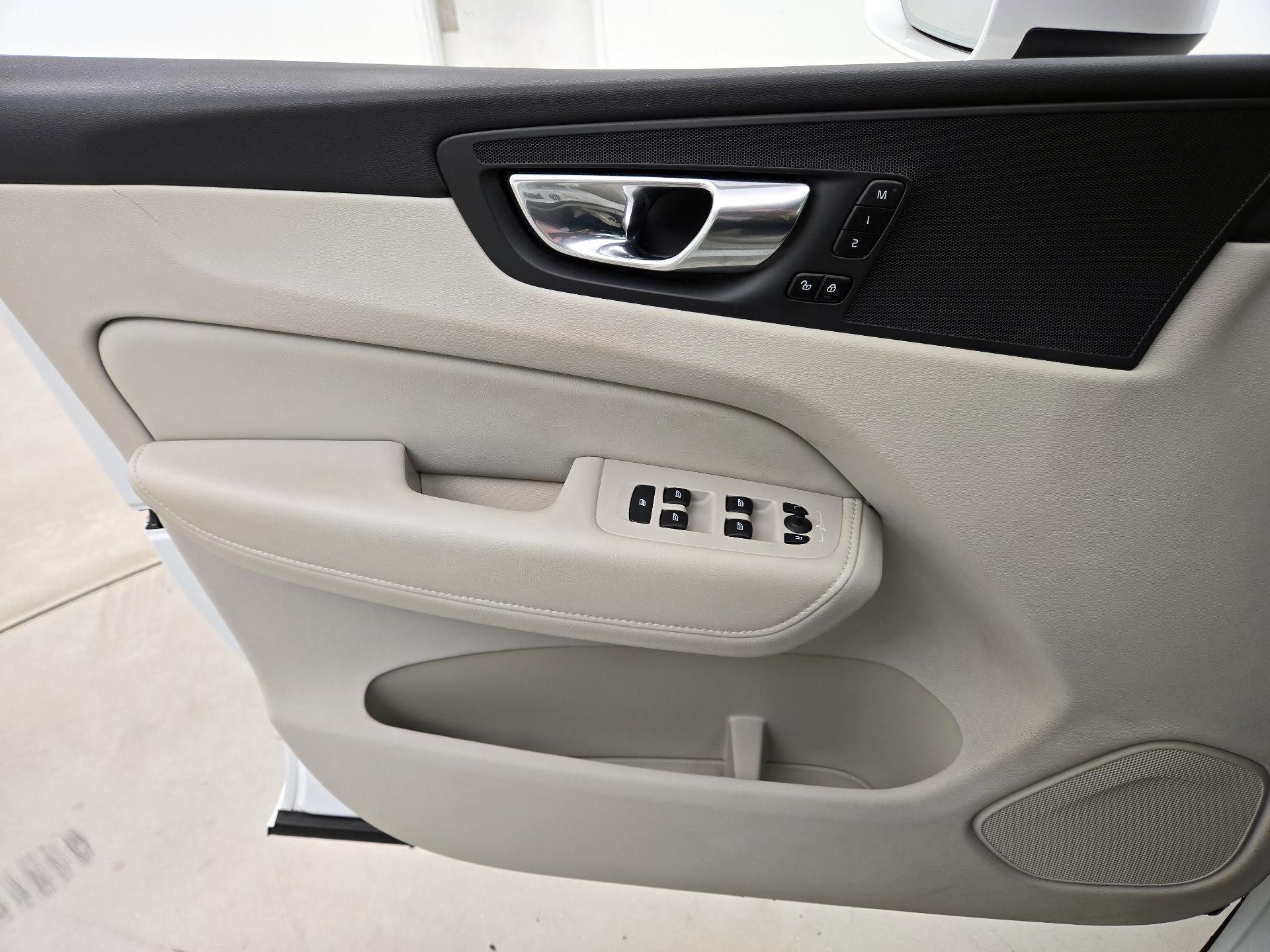 Thumbnail: 2023 Volvo XC60 - 12